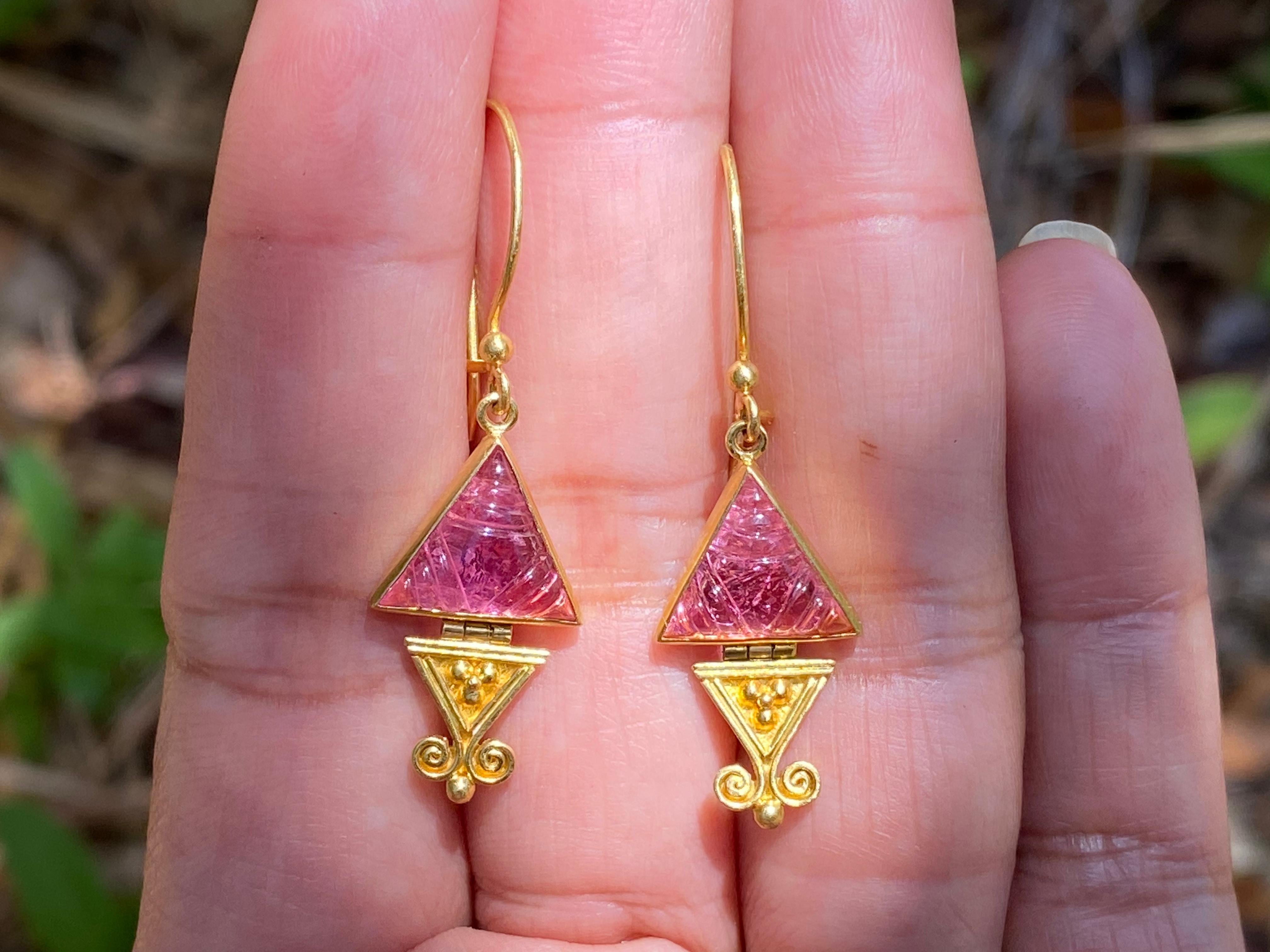 Women's Steven Battelle 4.9 Carats Pink Tourmaline Triangle Drop Earrings 18K Gold For Sale