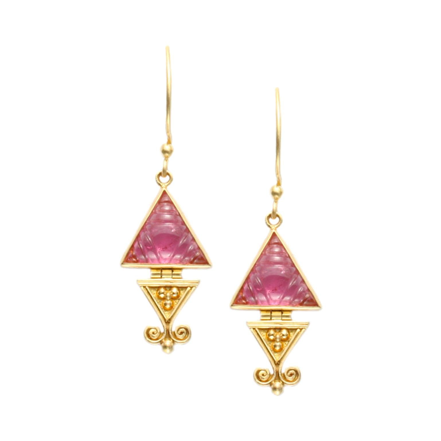 Steven Battelle Boucles d'oreilles en goutte triangulaires en or 18 carats avec tourmaline rose de 4,9 carats