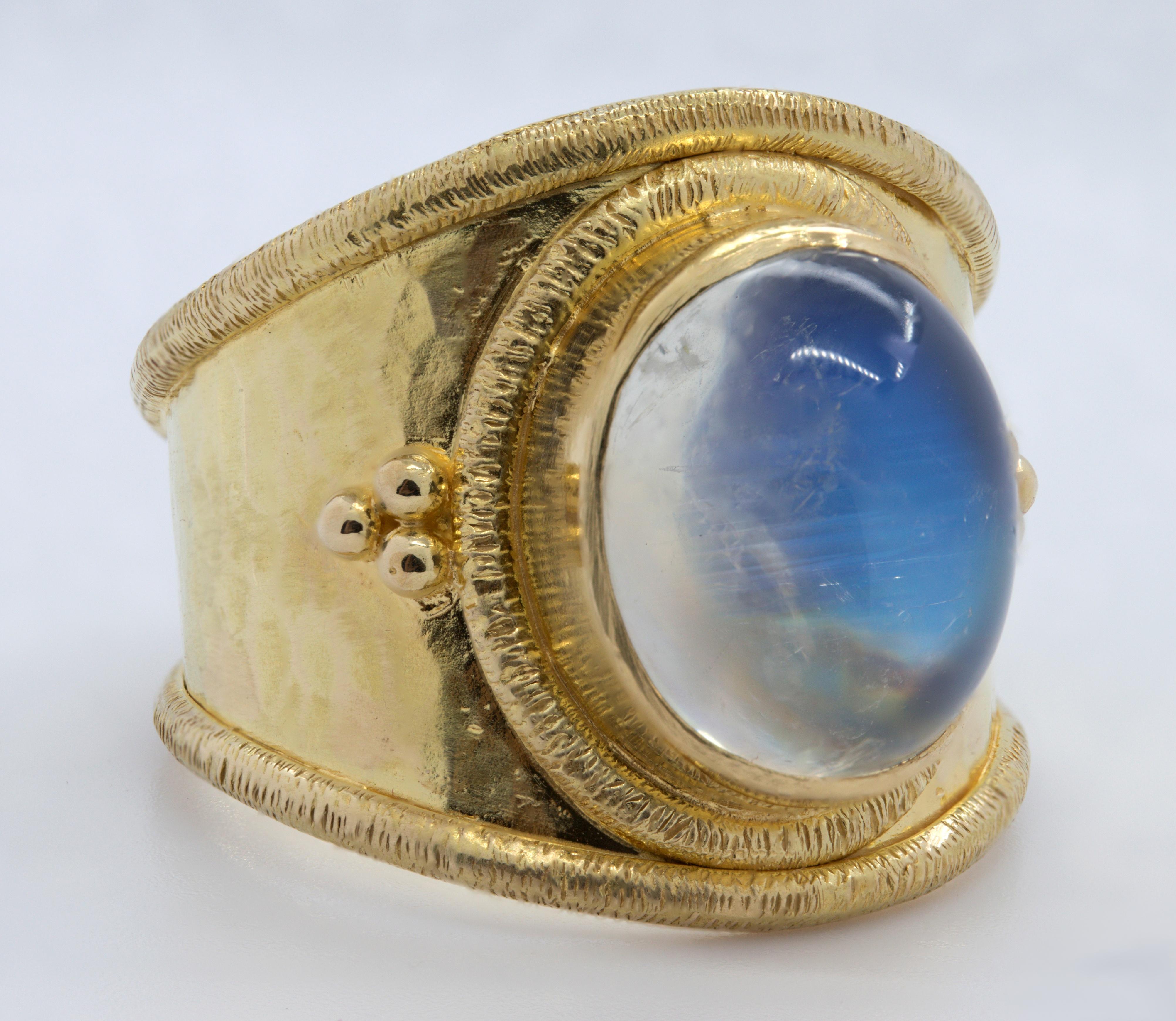 Steven Battelle Rainbow Moonstone, 18K Yellow Gold Ring For Sale 5