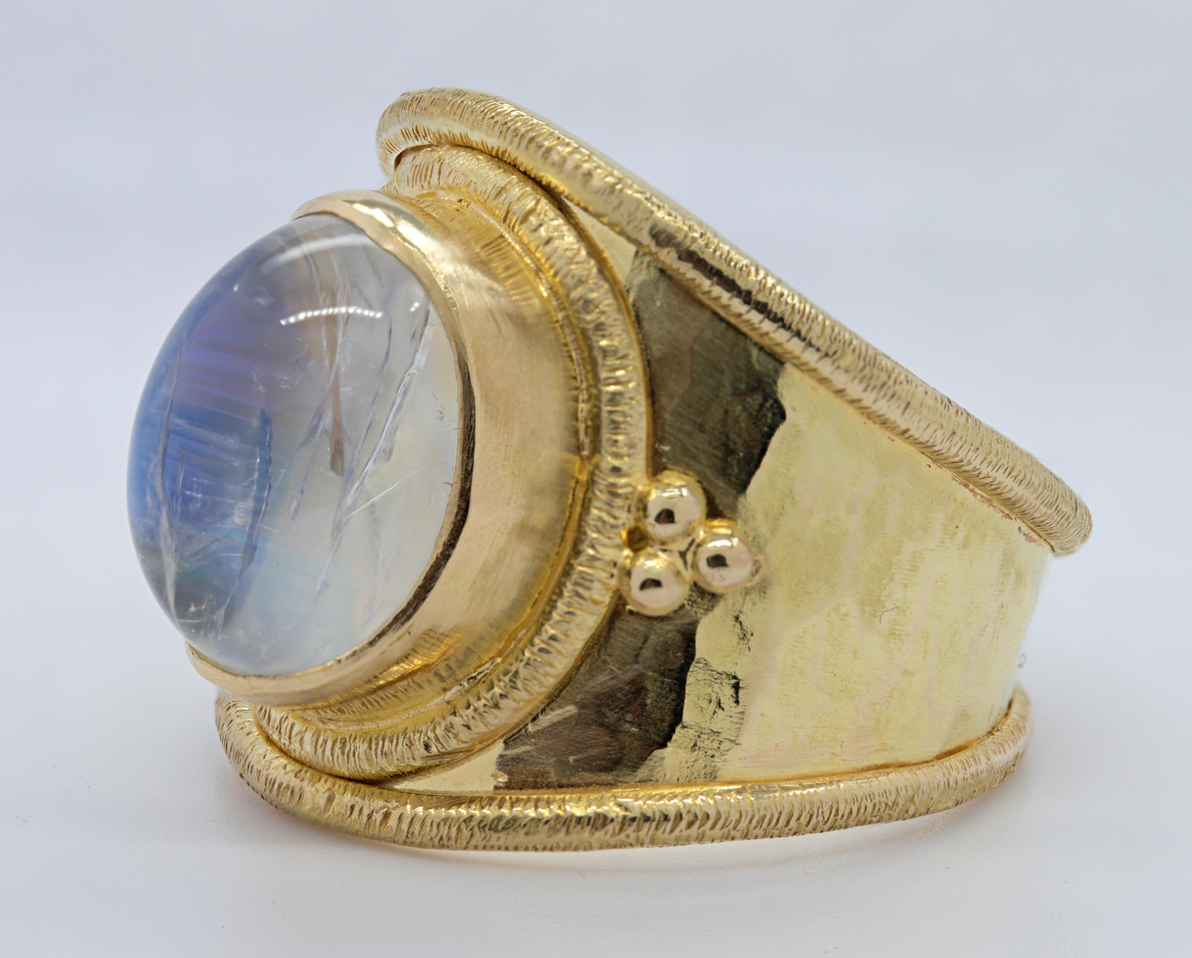 Women's Steven Battelle Rainbow Moonstone, 18K Yellow Gold Ring For Sale