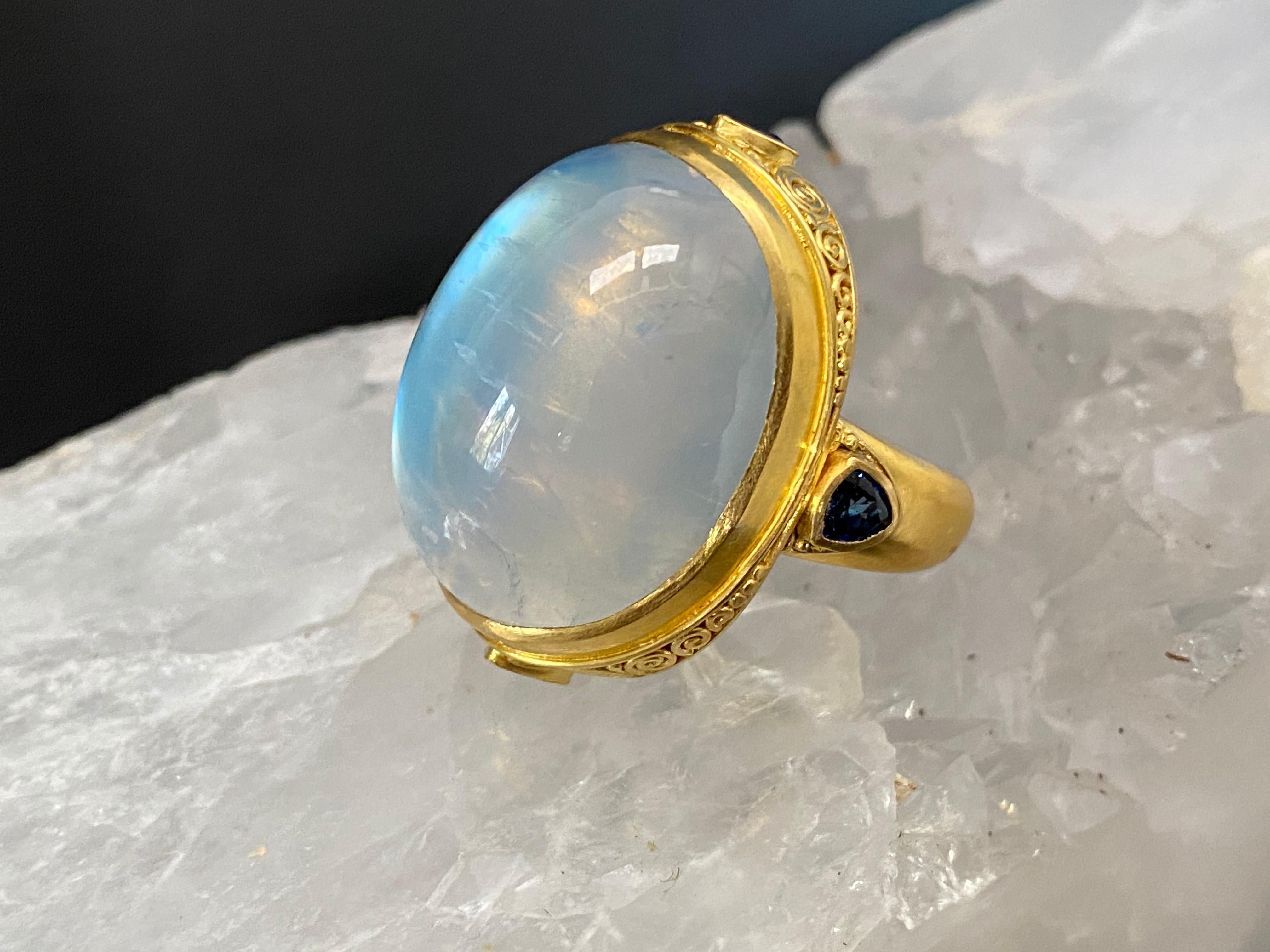 Women's or Men's Steven Battelle 42.5 Carats Rainbow Moonstone Blue Sapphire Ring 18k Gold For Sale
