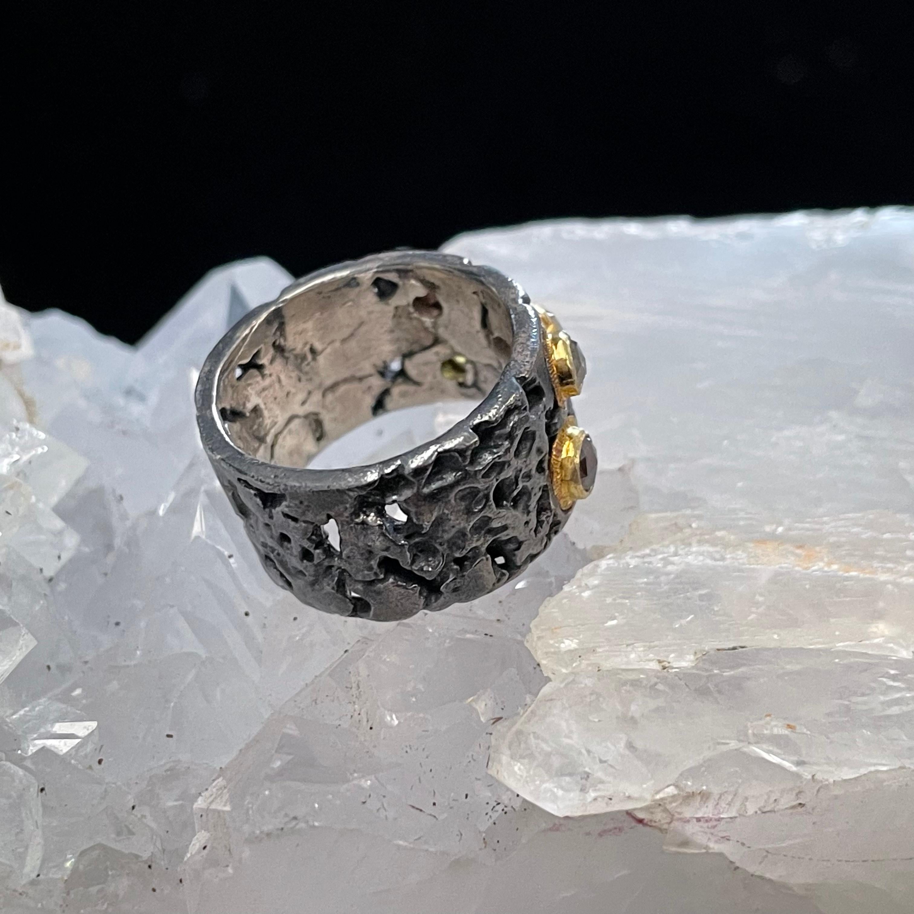 Steven Battelle Rough Diamonds Oxidized Sterling 18K Gold Ring In New Condition For Sale In Soquel, CA