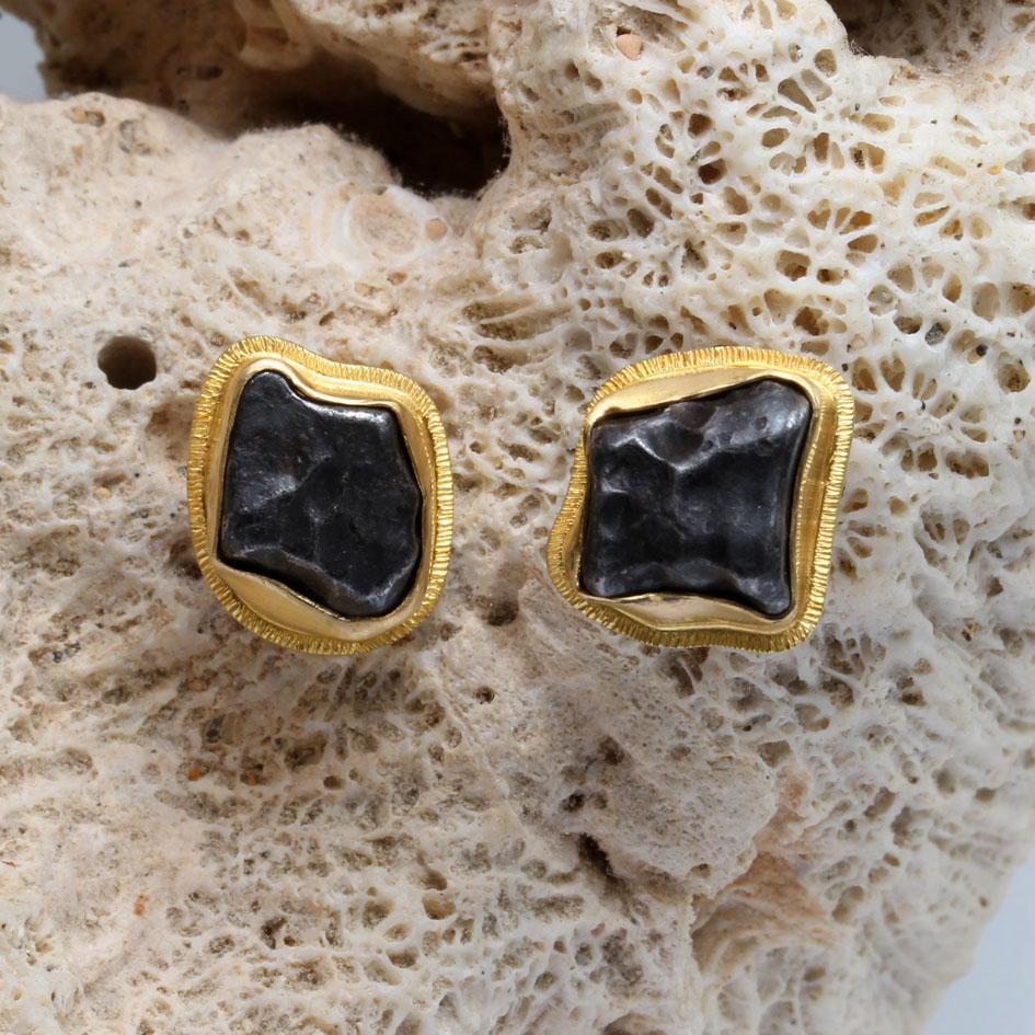 Contemporary Steven Battelle Sikhote-Alin Meteorite 18K Gold Post Earrings For Sale