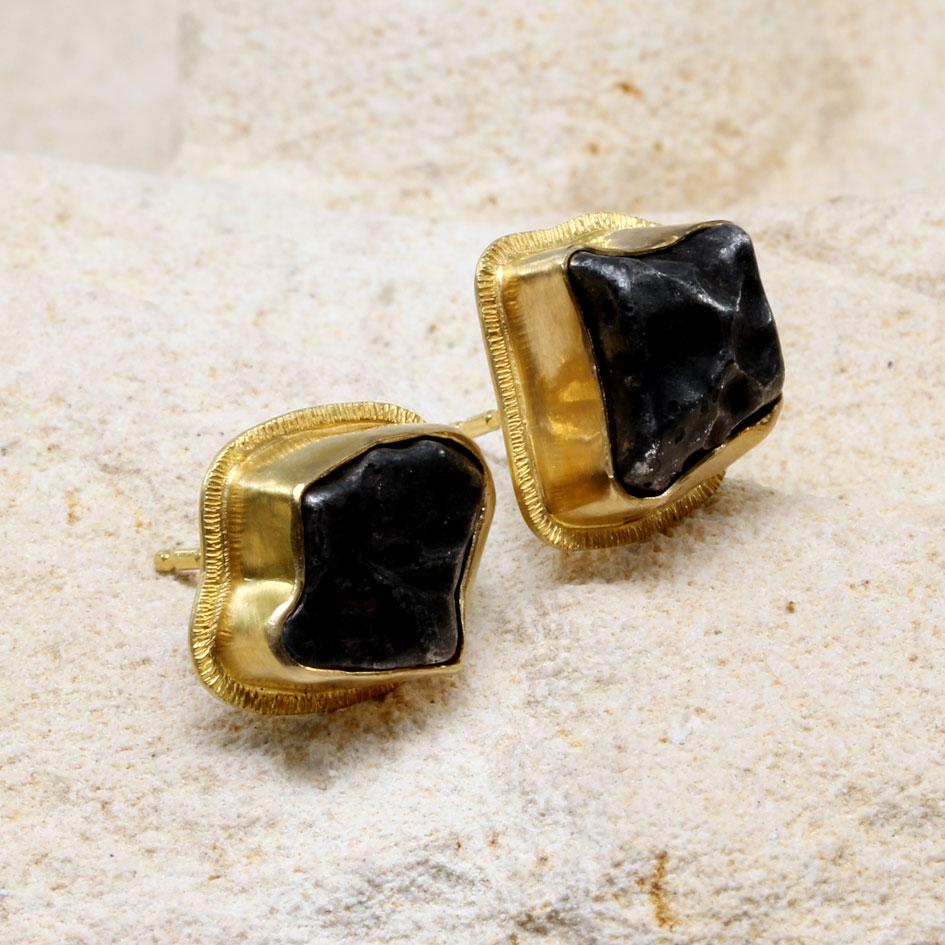 Steven Battelle Sikhote-Alin Meteorite 18K Gold Post Earrings In New Condition For Sale In Soquel, CA