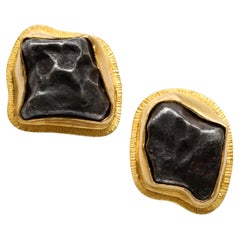 Steven Battelle, boucles d'oreilles en or 18 carats avec météorite sikhote-Alin
