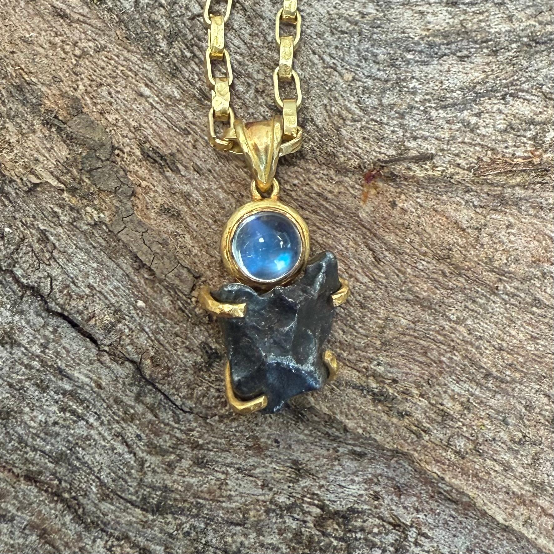 Steven Battelle Sikhote-Alin Meteorit Regenbogen Mondstein 18K Gold Anhänger im Angebot 6