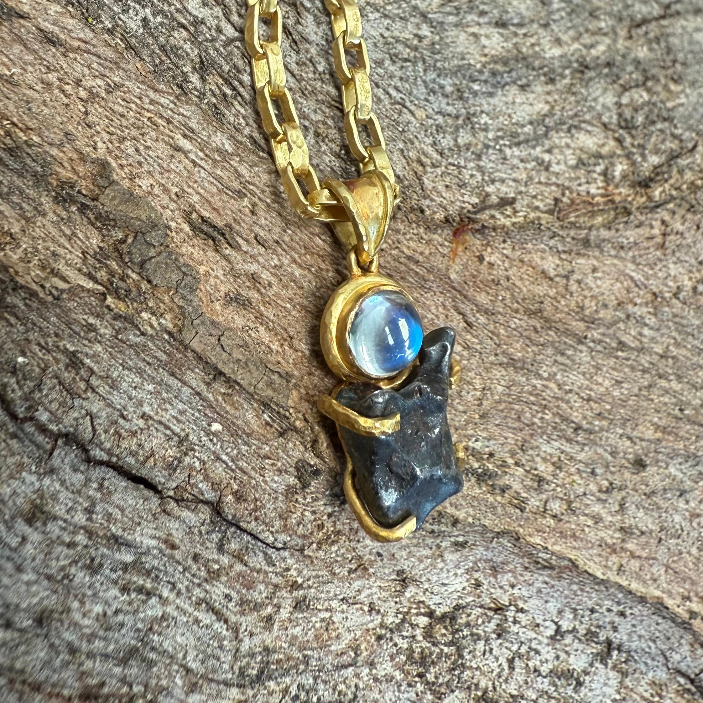 Steven Battelle Sikhote-Alin Meteorit Regenbogen Mondstein 18K Gold Anhänger im Angebot 2