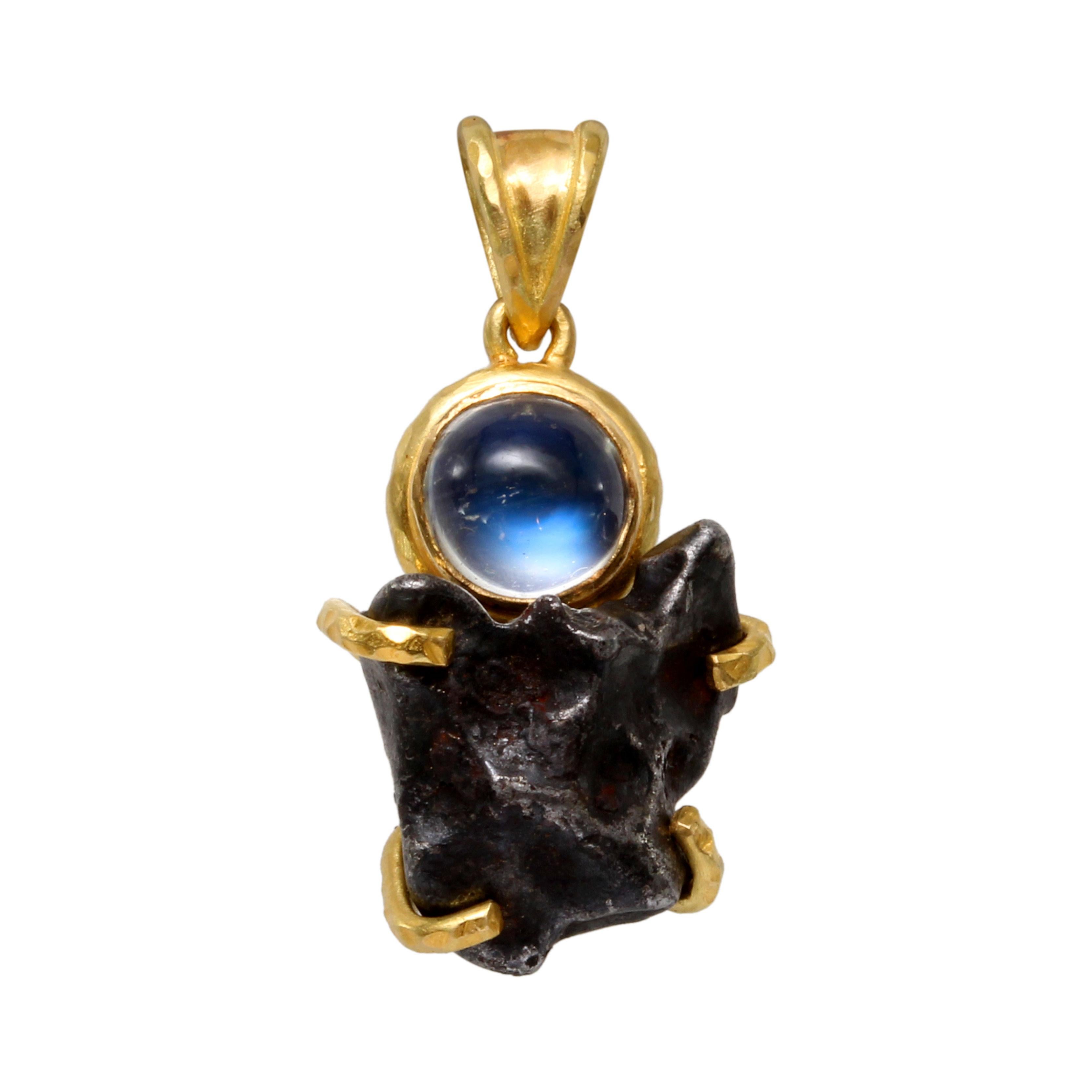 Steven Battelle Sikhote-Alin Meteorit Regenbogen Mondstein 18K Gold Anhänger im Angebot