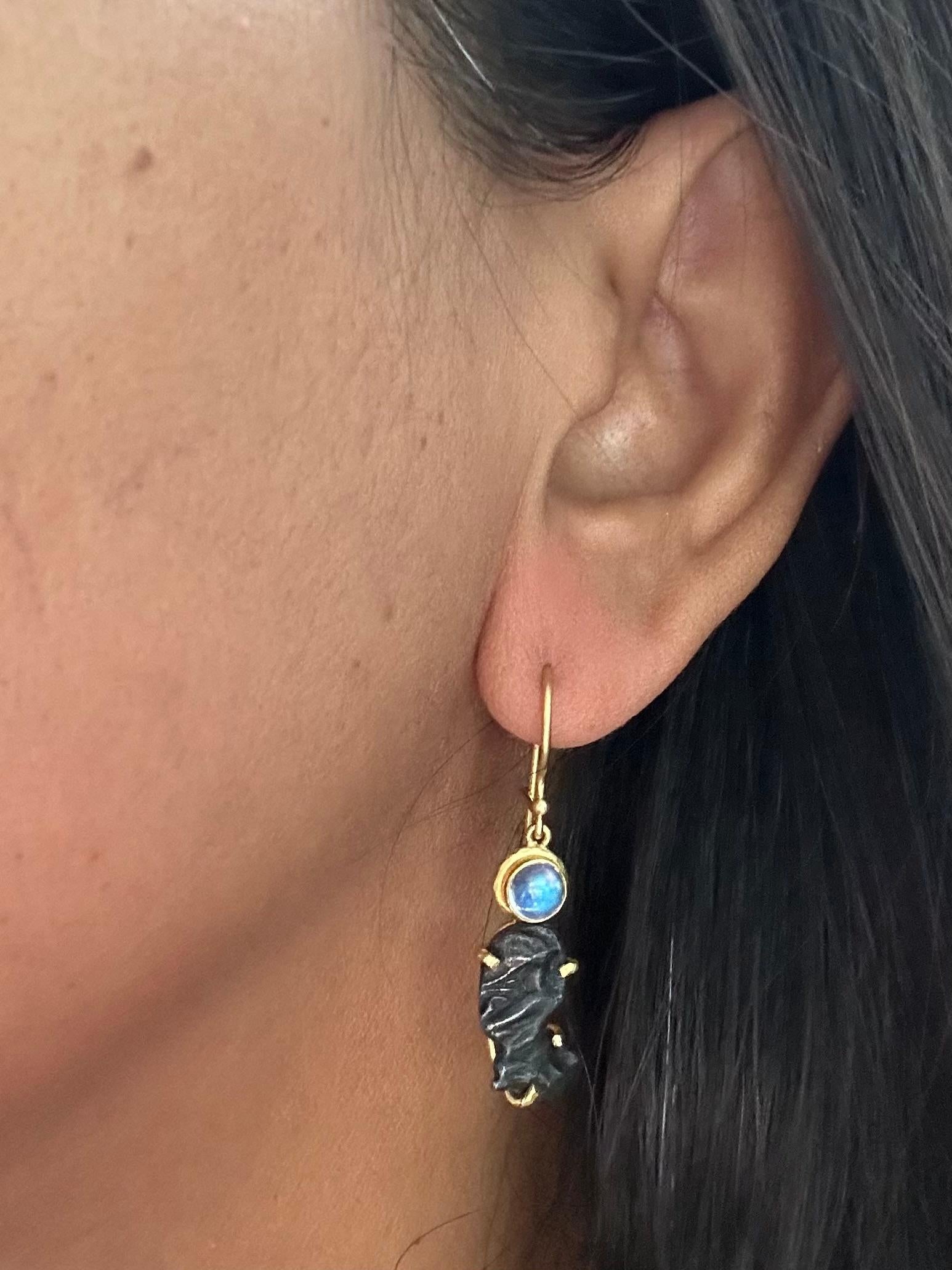 Orecchini in oro 18K con meteorite arcobaleno di Steven Battelle Sinkote-Alin in vendita 6