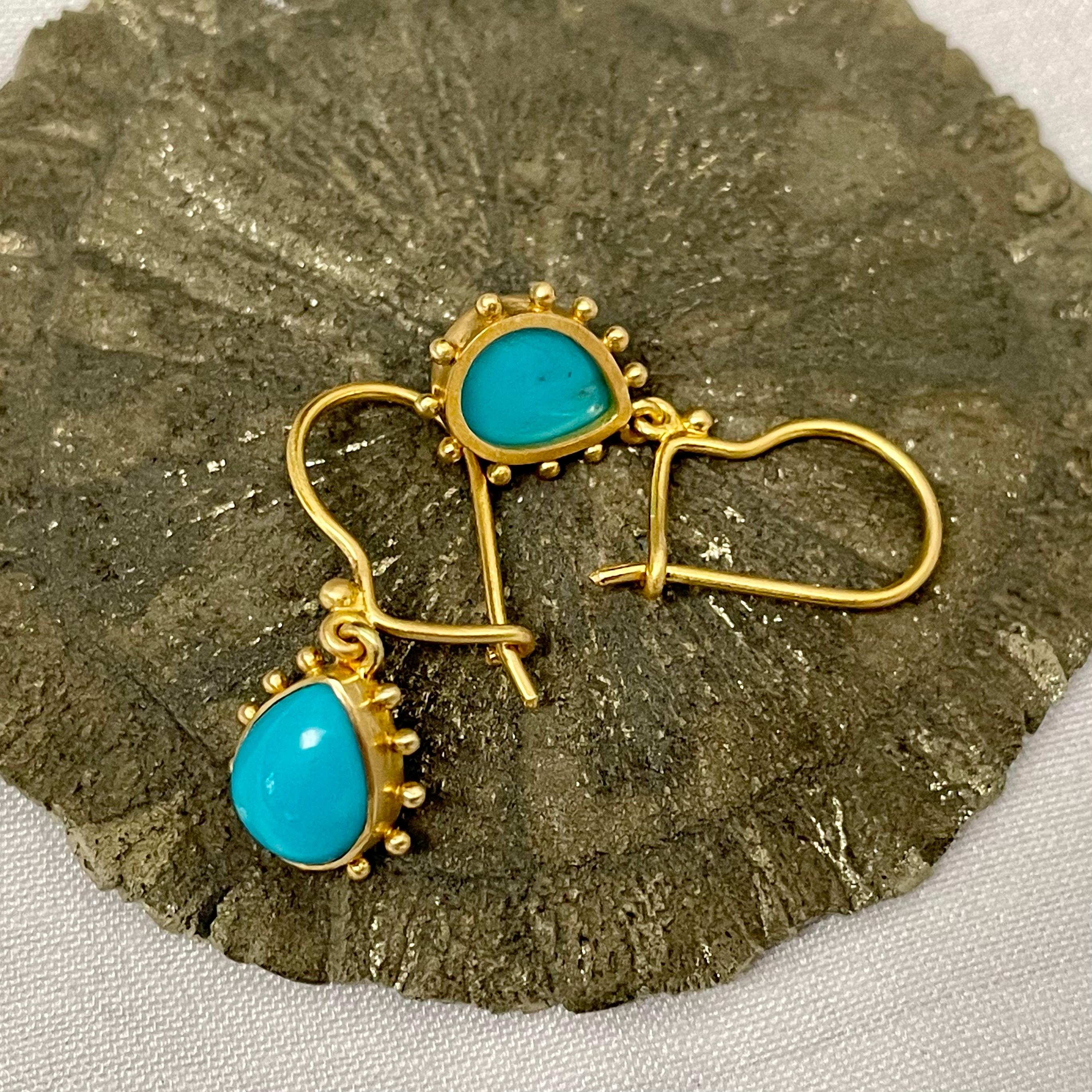Contemporary Steven Battelle Sleeping Beauty Turquoise 18K Gold Earrings, Pendant, Chain Set For Sale