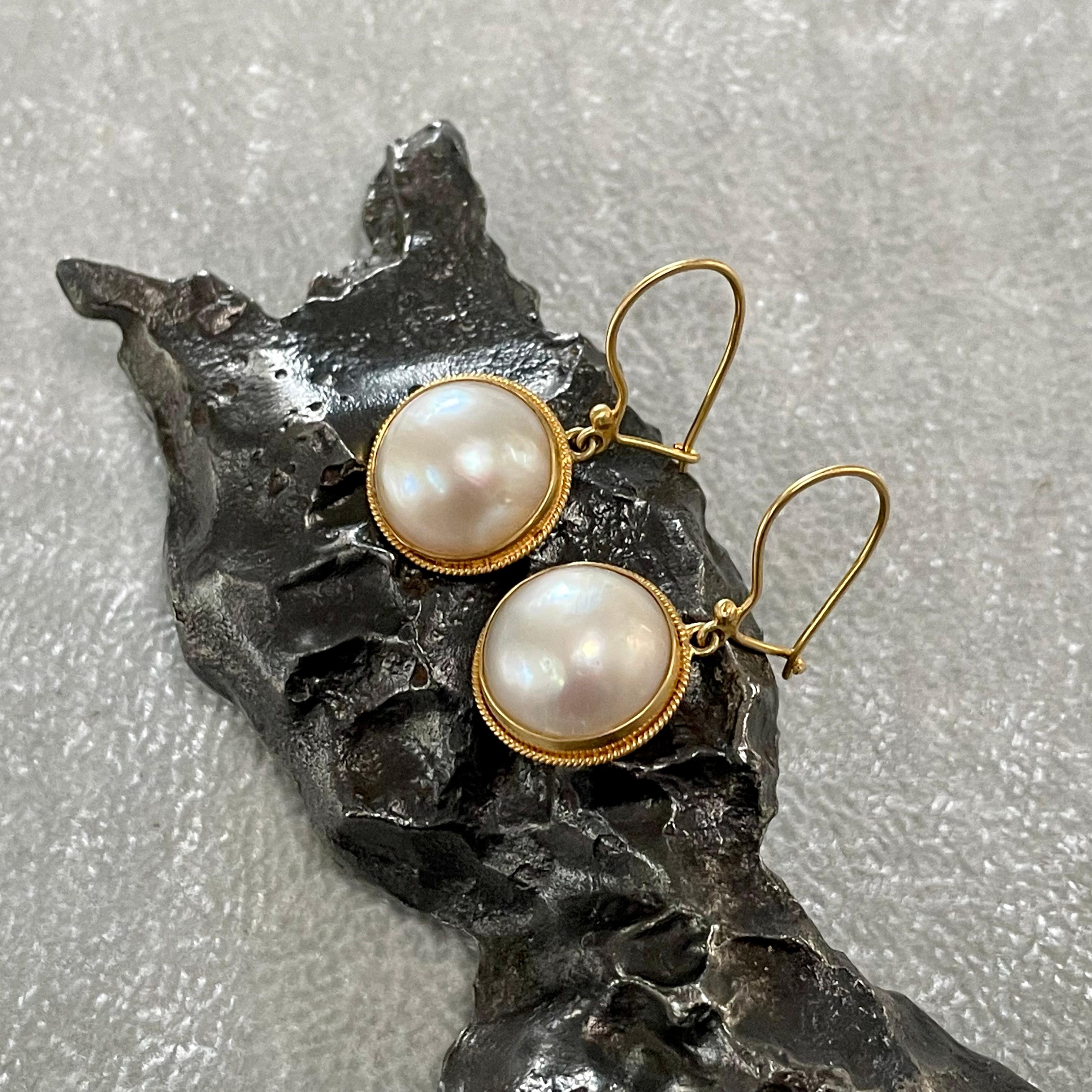 Steven Battelle White Mabe Pearl 18K Gold Earrings In New Condition In Soquel, CA