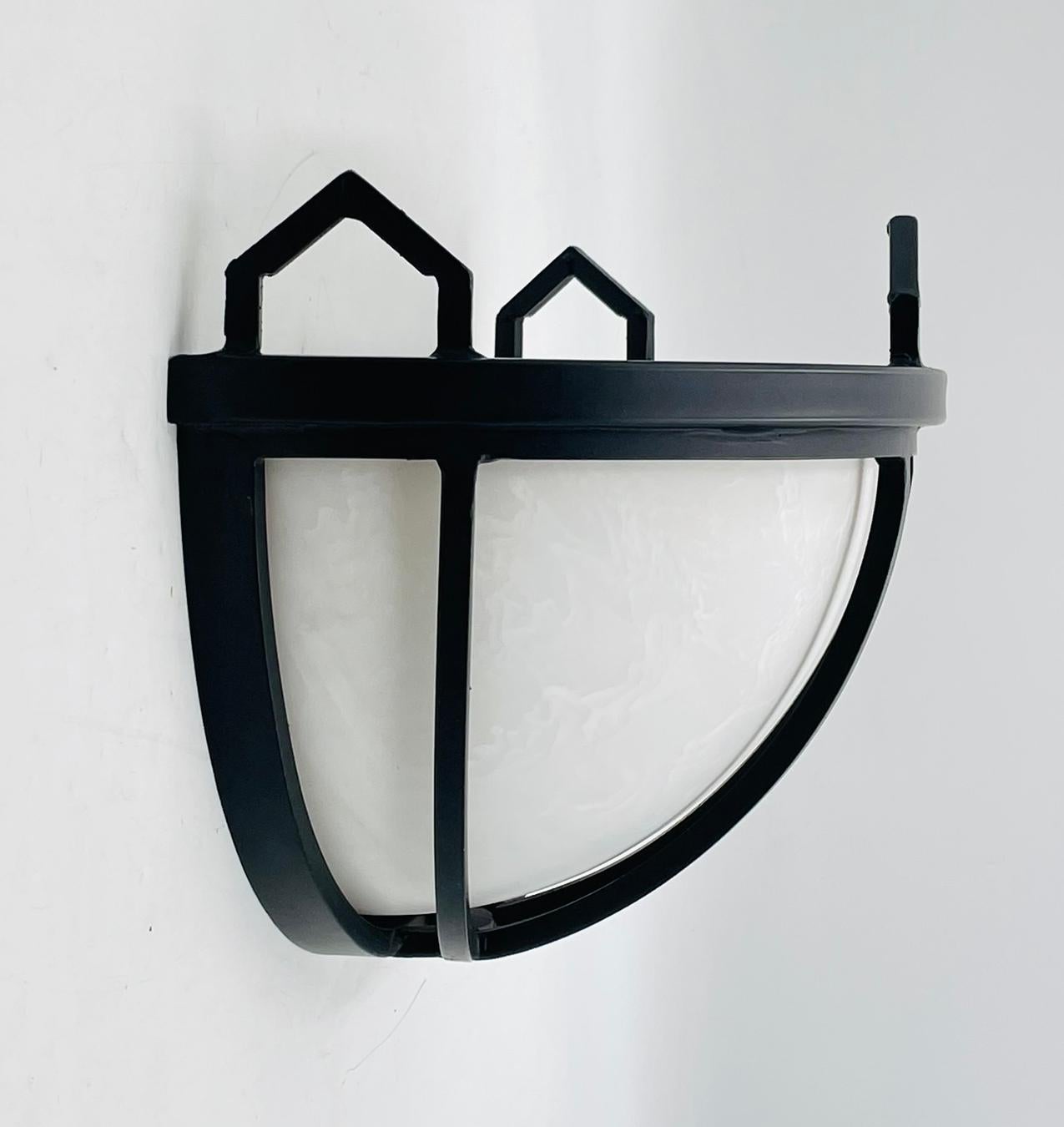 Steven Handelman 'Parma' Applique in ferro nero con vetro bianco, USA, 2022 In condizioni buone in vendita a Los Angeles, CA