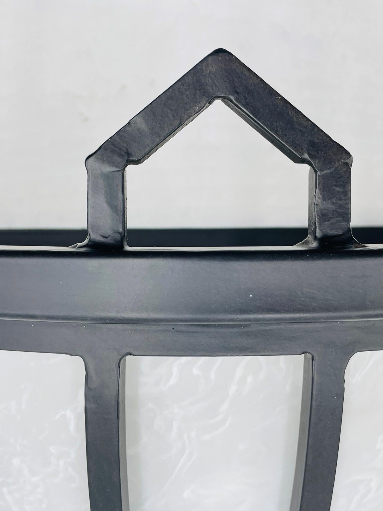 Ferro battuto Steven Handelman 'Parma' Applique in ferro nero con vetro bianco, USA, 2022 in vendita