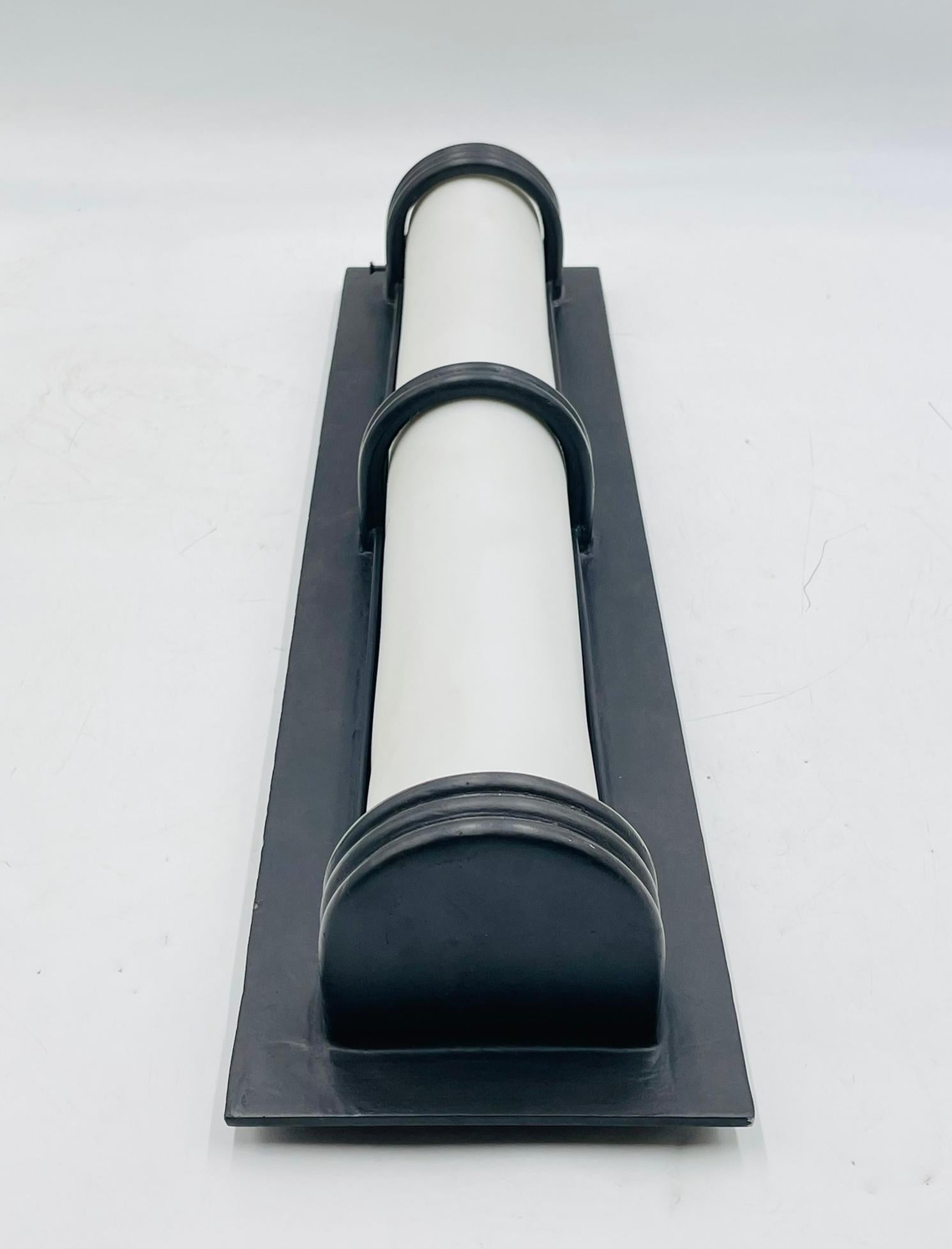 Steven Handelman, applique da parete in ferro nero e acrilico bianco in vendita 3