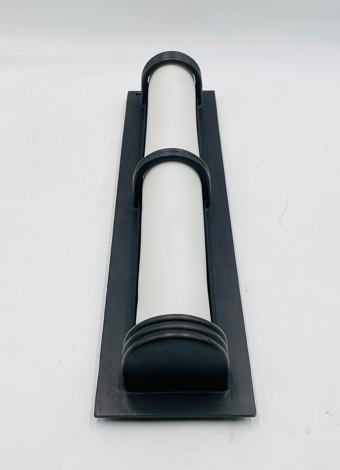 Steven Handelman, applique da parete in ferro nero e acrilico bianco in vendita 4