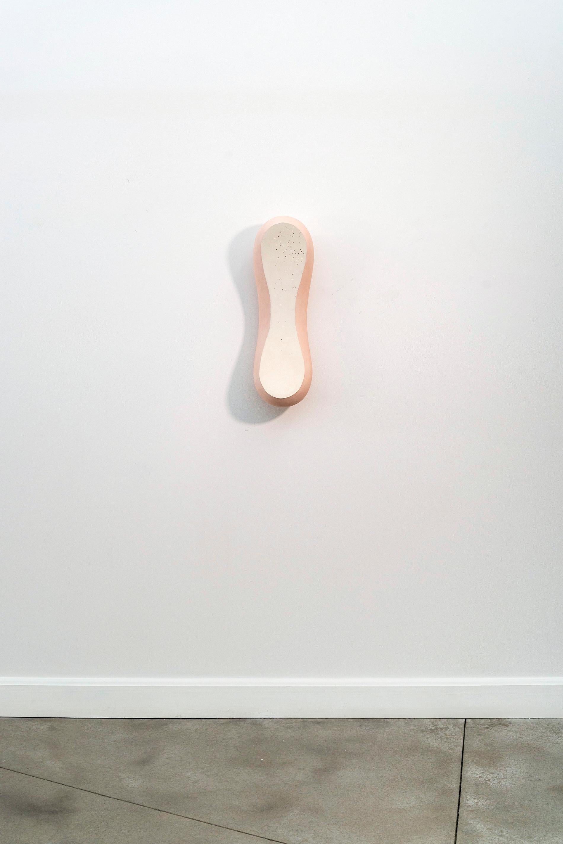 Hive - white, pink, contemporary, handmade, ceramic wall sculpture - Contemporain Sculpture par Steven Heinemann