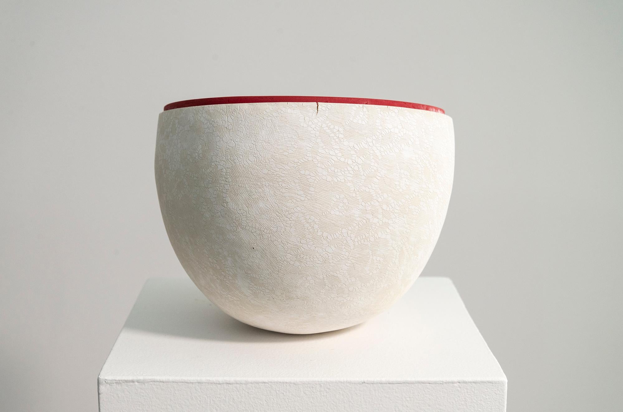 Husk Series #2 (rot/weiß) - zeitgenössische, handgefertigte Keramikskulptur im Angebot 2