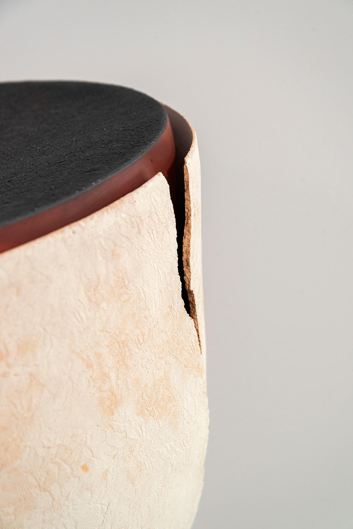 Husk Series #3 (grande) - scultura contemporanea in ceramica fatta a mano in vendita 2