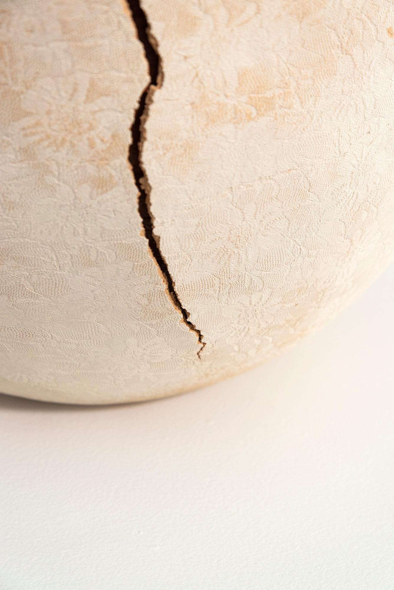 Husk Series #3 (grande) - scultura contemporanea in ceramica fatta a mano in vendita 4