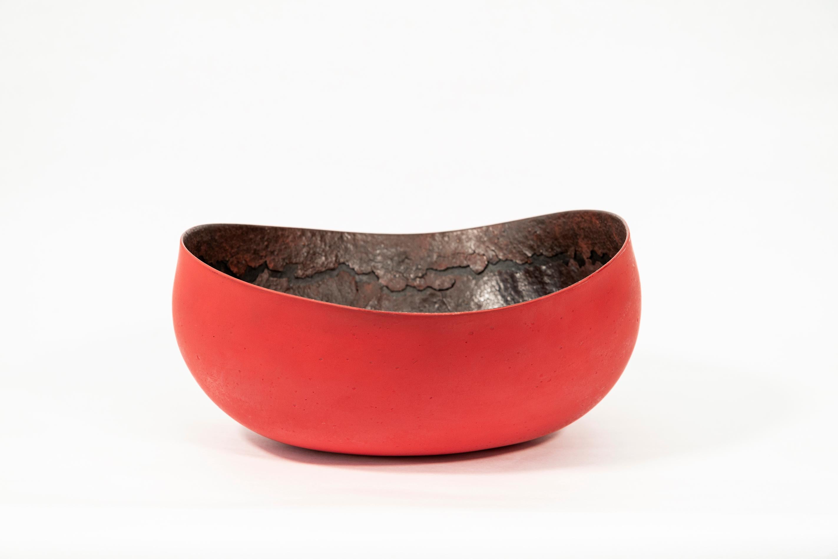 Bol sans titre (rouge)  -  rouge, noir, inspiré par la nature, texturé, récipient en céramique