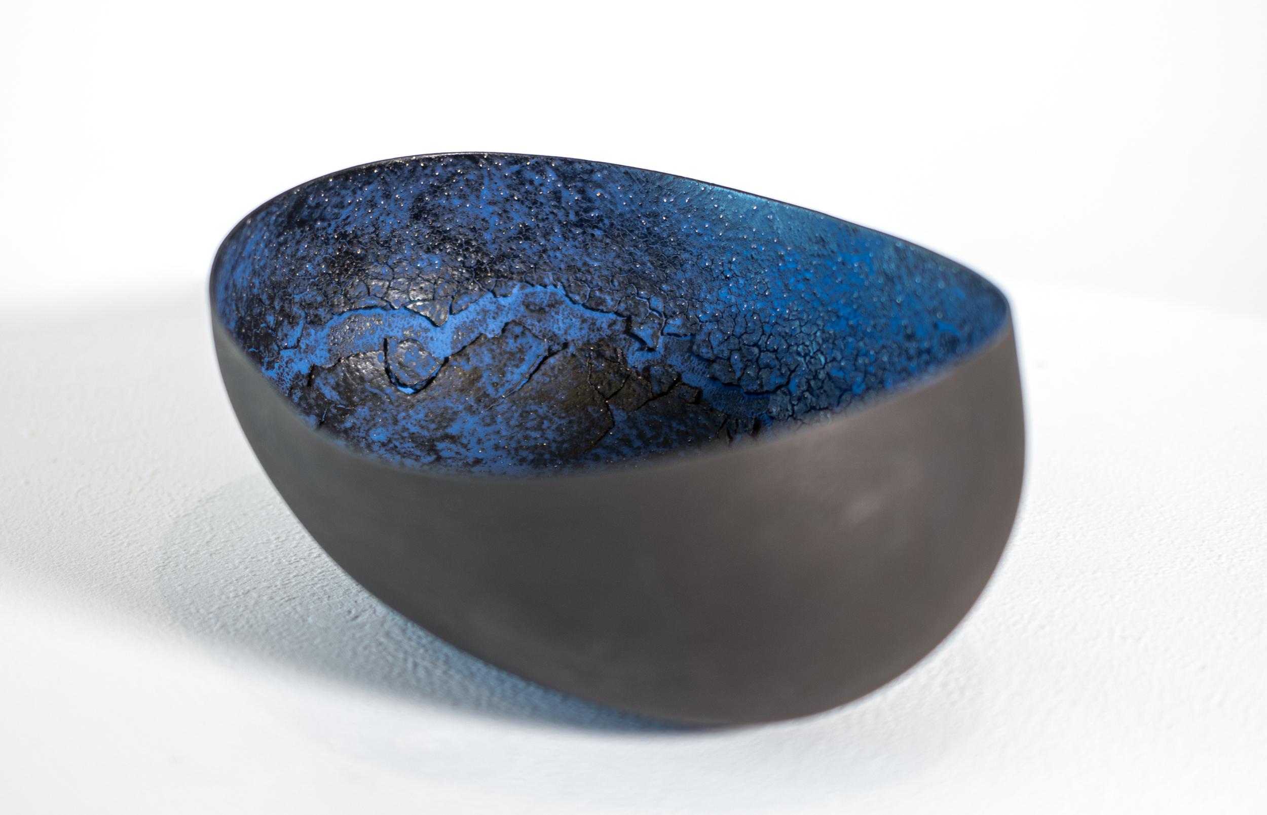 Untitled Bowl with Circles - contemporary, ceramic, tabletop, vessel, sculpture - Sculpture by Steven Heinemann