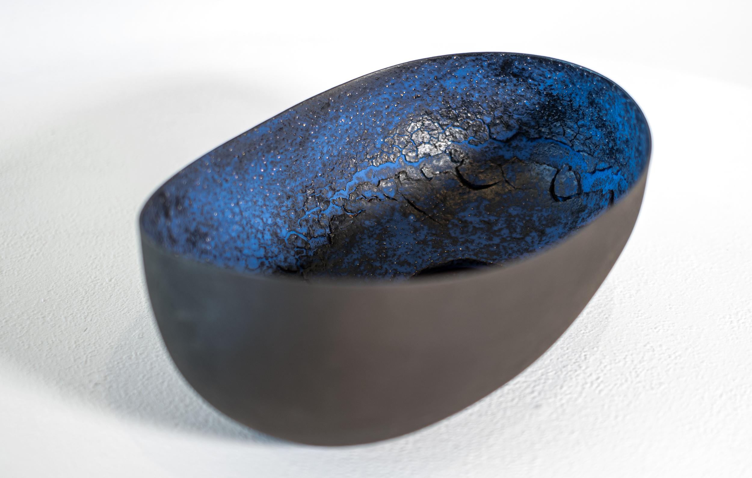 Untitled Bowl with Circles - contemporary, ceramic, tabletop, vessel, sculpture - Contemporary Sculpture by Steven Heinemann