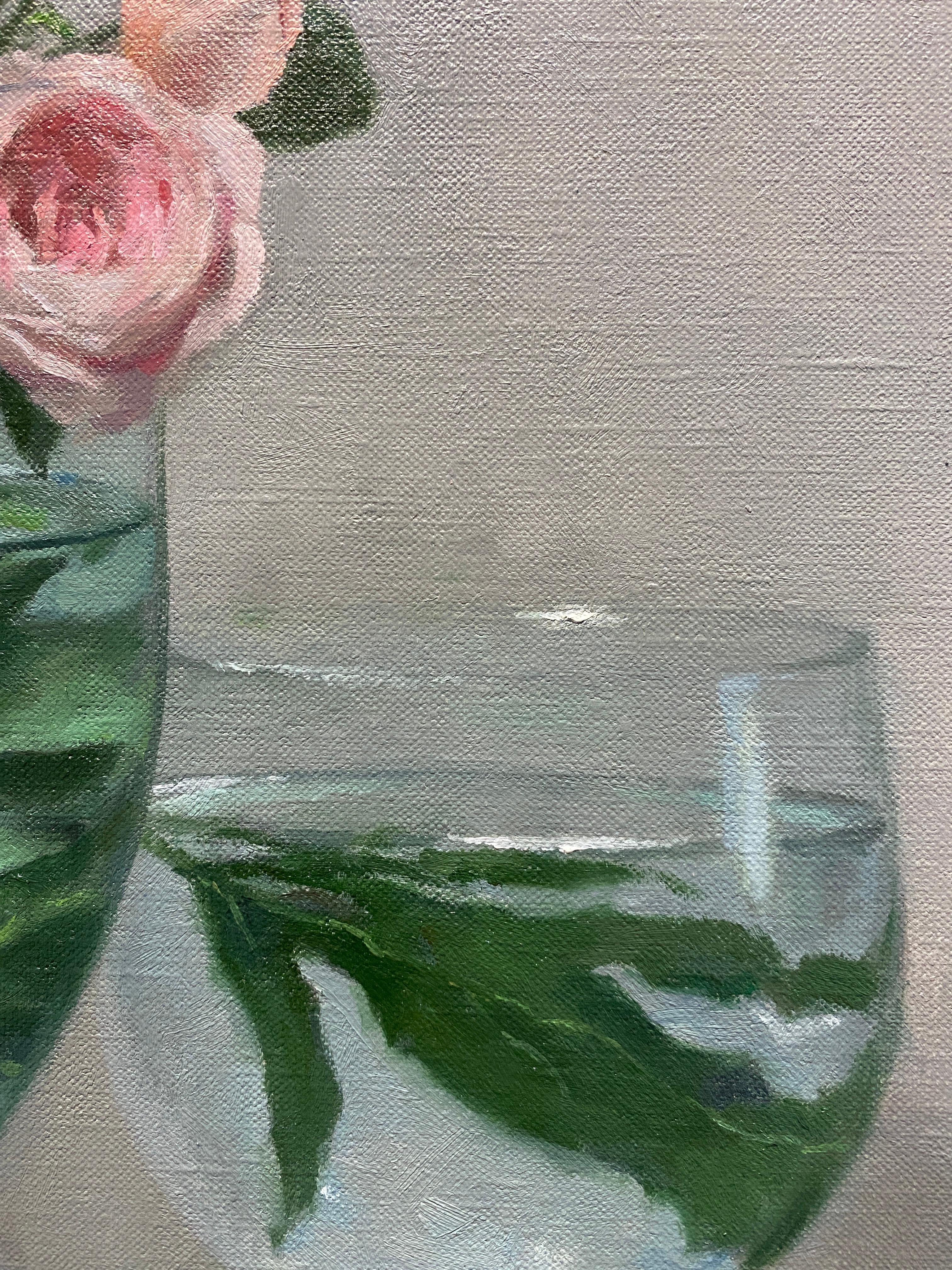 „Flowers in Goblet“ – realistisches Ölgemälde aus Stillleben, Knospenrosen in 3 Gläsern im Angebot 7
