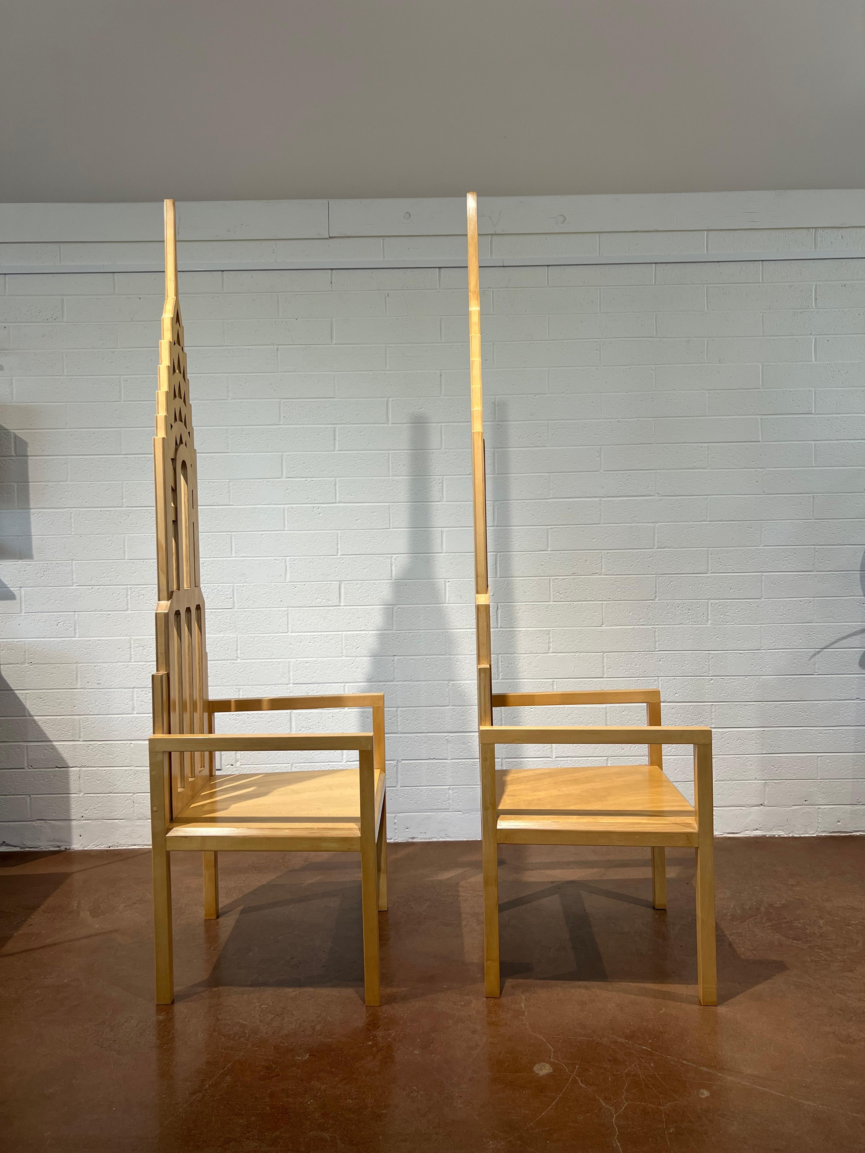 Postmoderne Paire de chaises Chrysler Building de Steven Kokinis en vente