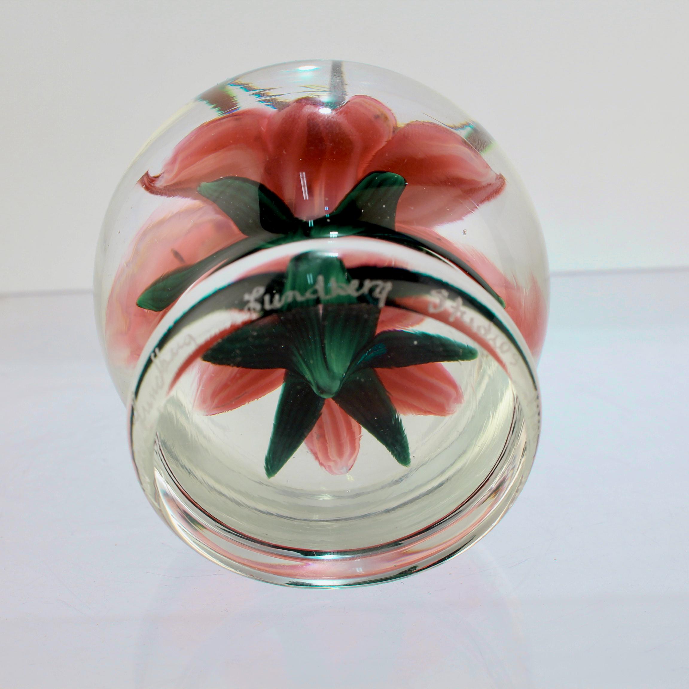 Art Glass Steven Lundberg / Lundberg Studios Glass Tiger Lily Pedestal Paperweight For Sale