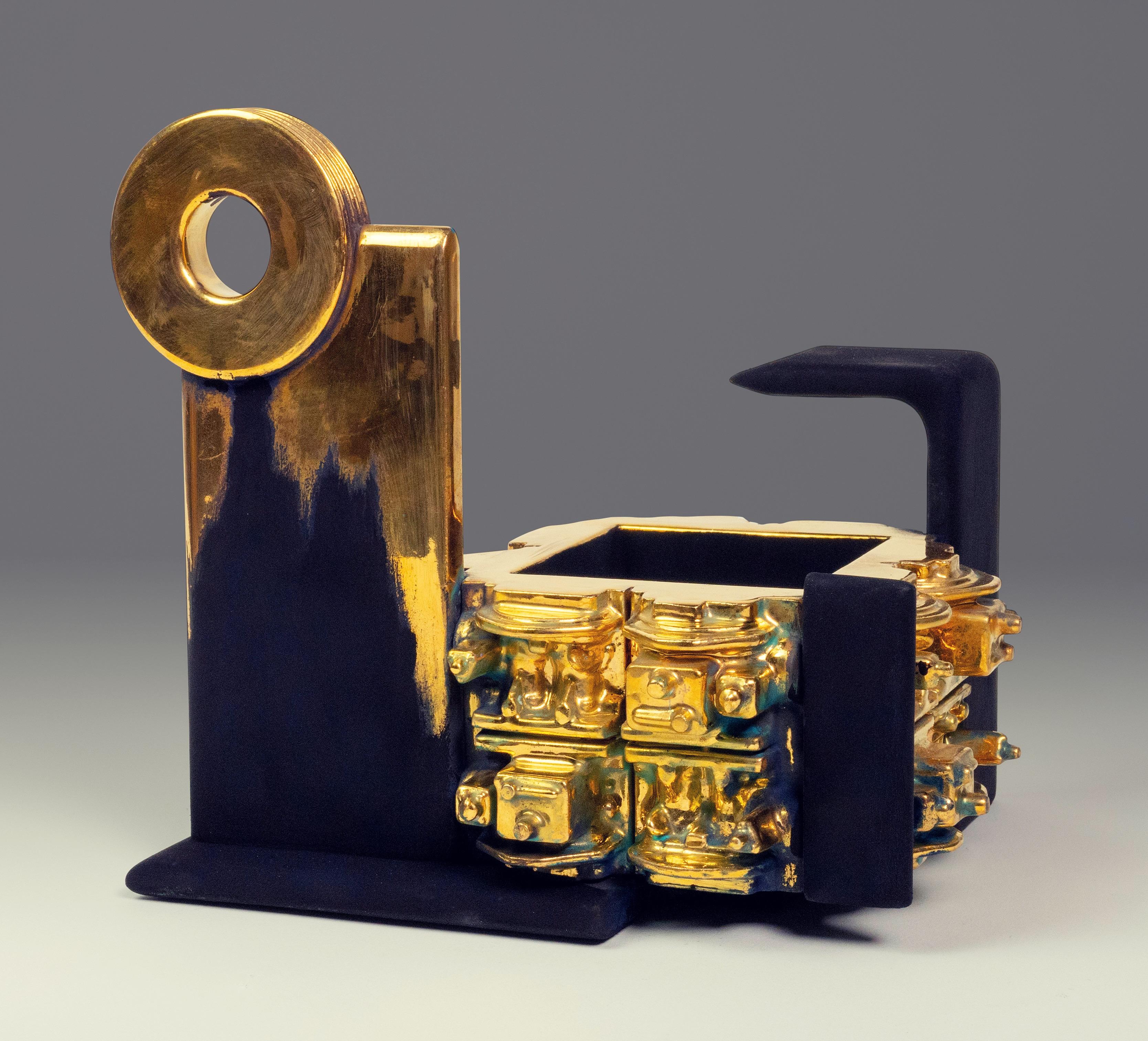 "Crisol con volante", Contemporáneo, Cerámica, Escultura, Brillo dorado, Esmalte