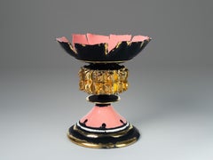„Grail with Distress #2“, Steingut, Goldlüster, Farbe, Keramik, Glasur