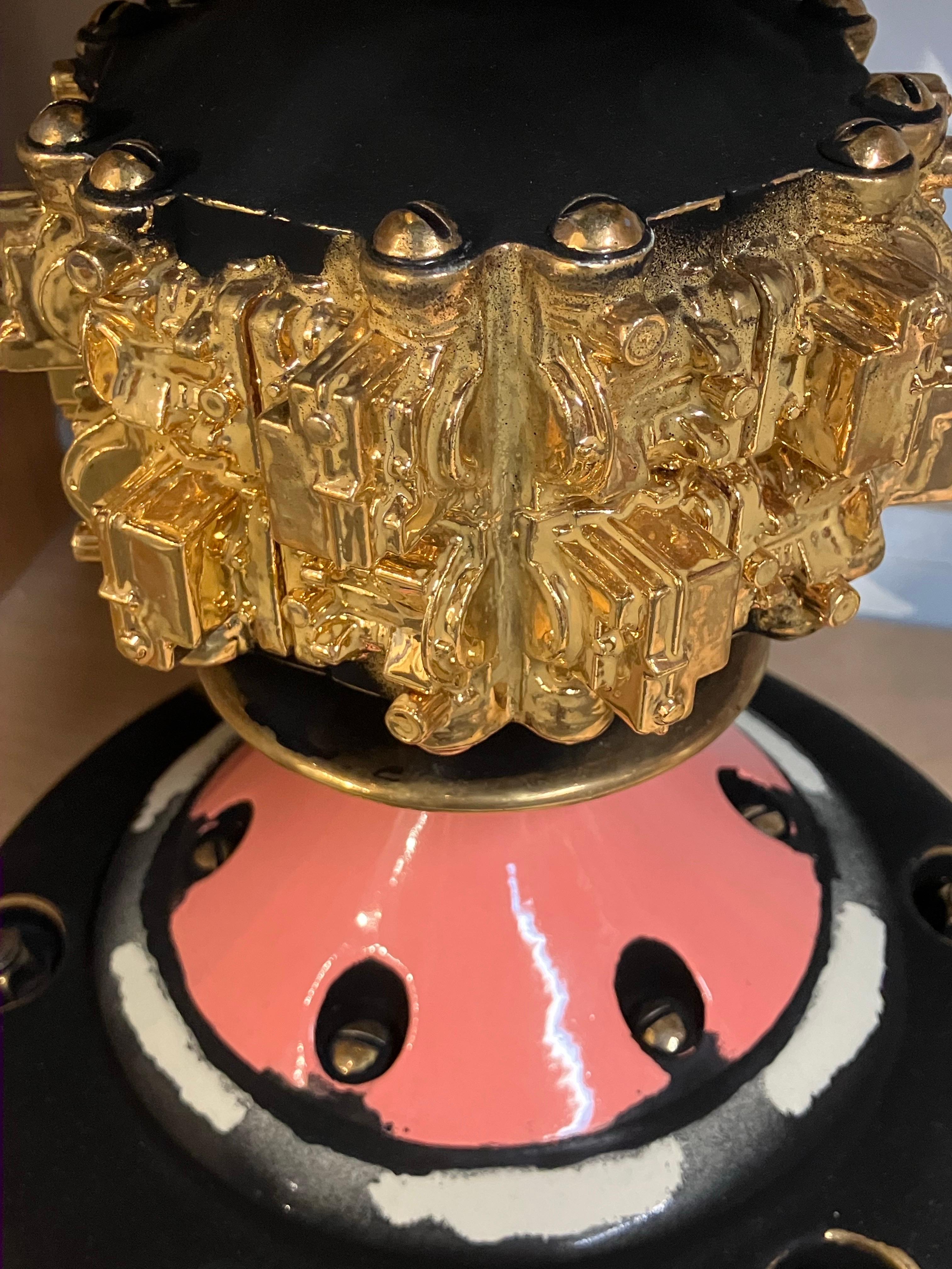 Graal con Distress #3, Steven Montgomery, 2024, Ceramica, Smalto, Lustro d'oro in vendita 4