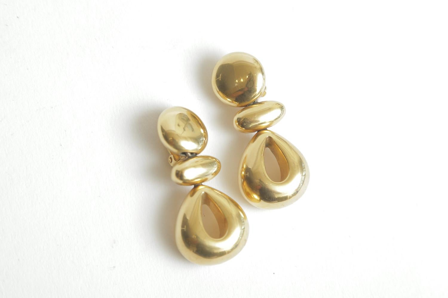 These stunning pair of gold plated signed Steven Vaubel pair of clip on earrings are very sculptural. These are from the 80's. They remain very modern today and very au courant. Their forms are somewhat organic meets modern. Their dangle is a