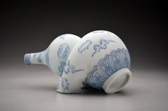 „ Kürbisvase mit Fächern und Wolken“:: zeitgenössische Keramik:: Skulptur:: Kobalt