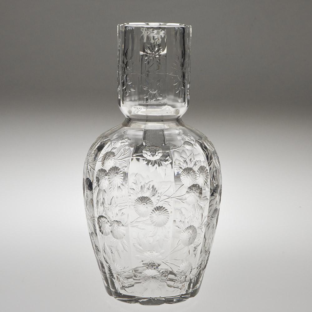 Stevens & Williams Jarra de agua de cristal de roca tallado en calcografía Británico en venta