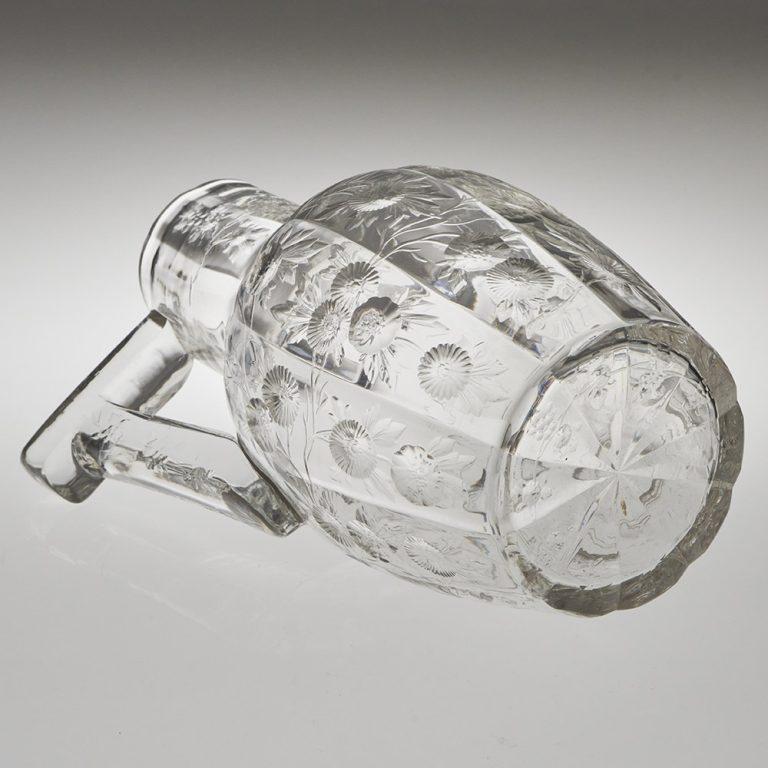 Stevens & Williams Jarra de agua de cristal de roca tallado en calcografía en venta 1