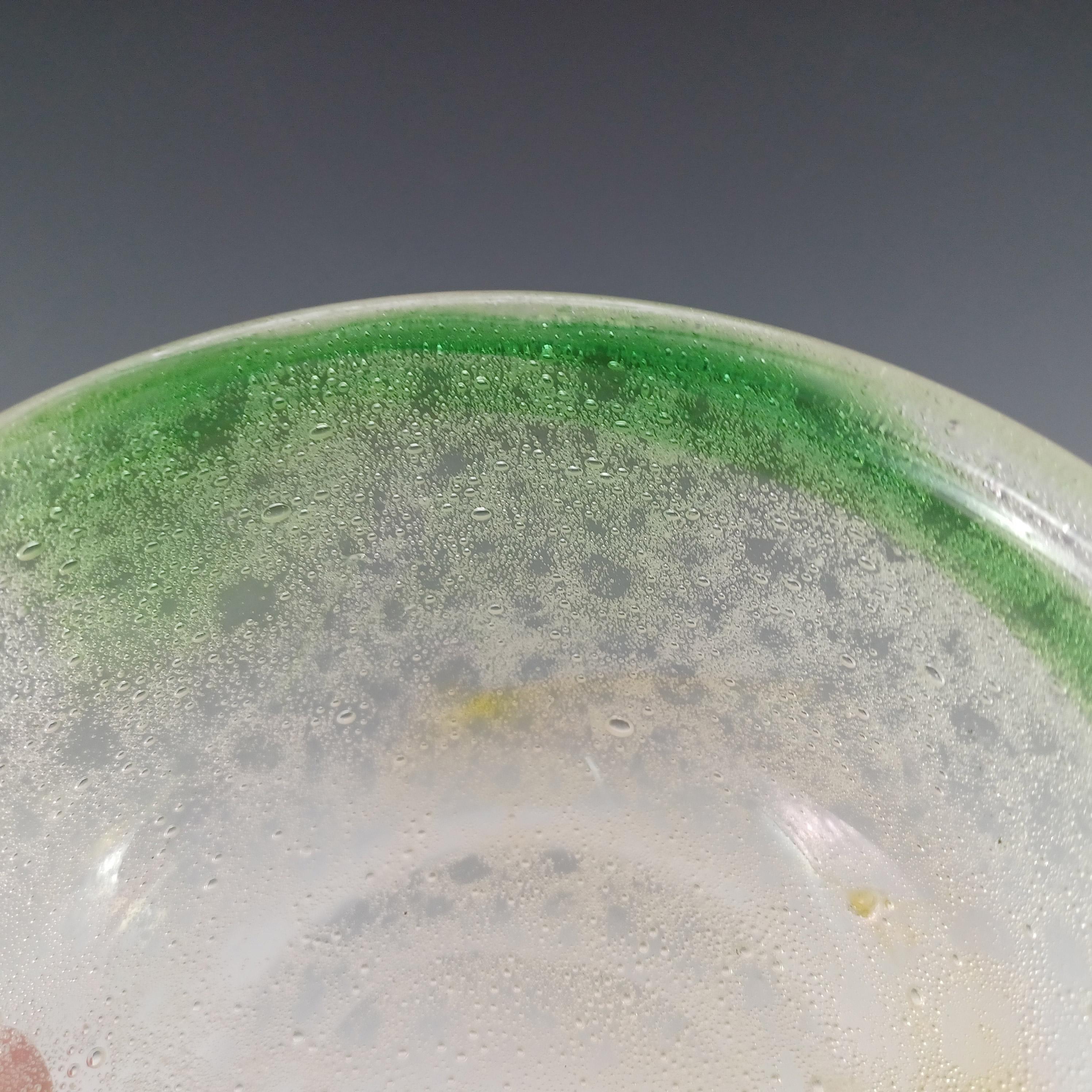 Britannique Stevens & Williams ? Bol en verre Bubbly Rainbow du milieu du siècle en vente