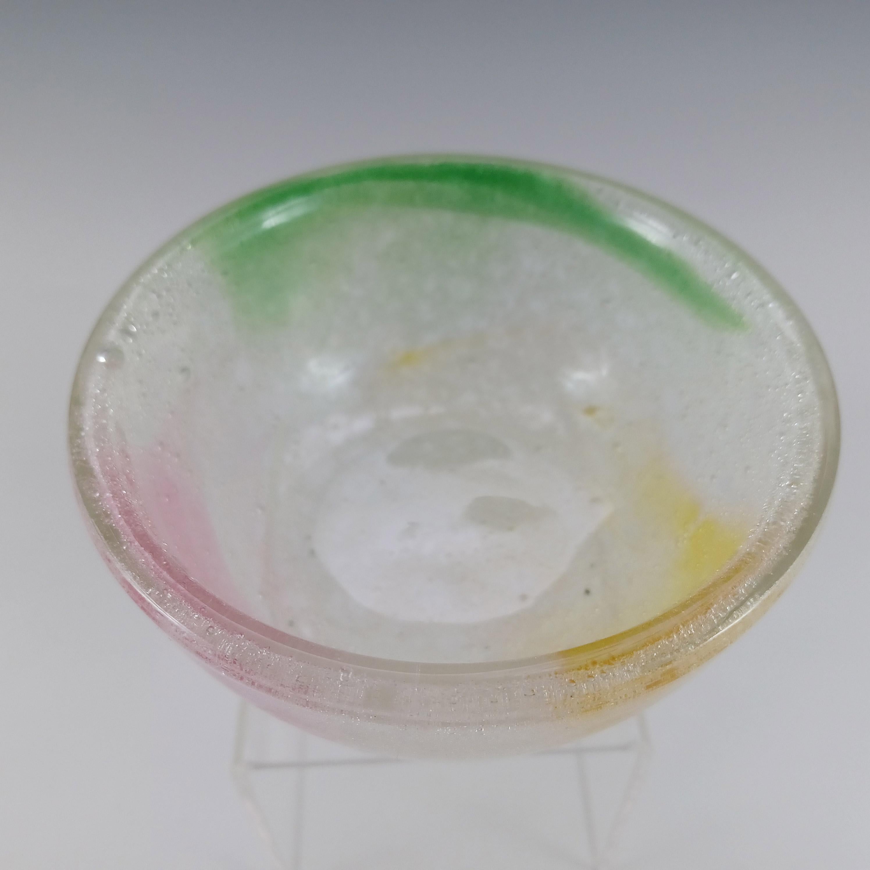 Milieu du XXe siècle Stevens & Williams ? Bol en verre Bubbly Rainbow du milieu du siècle en vente