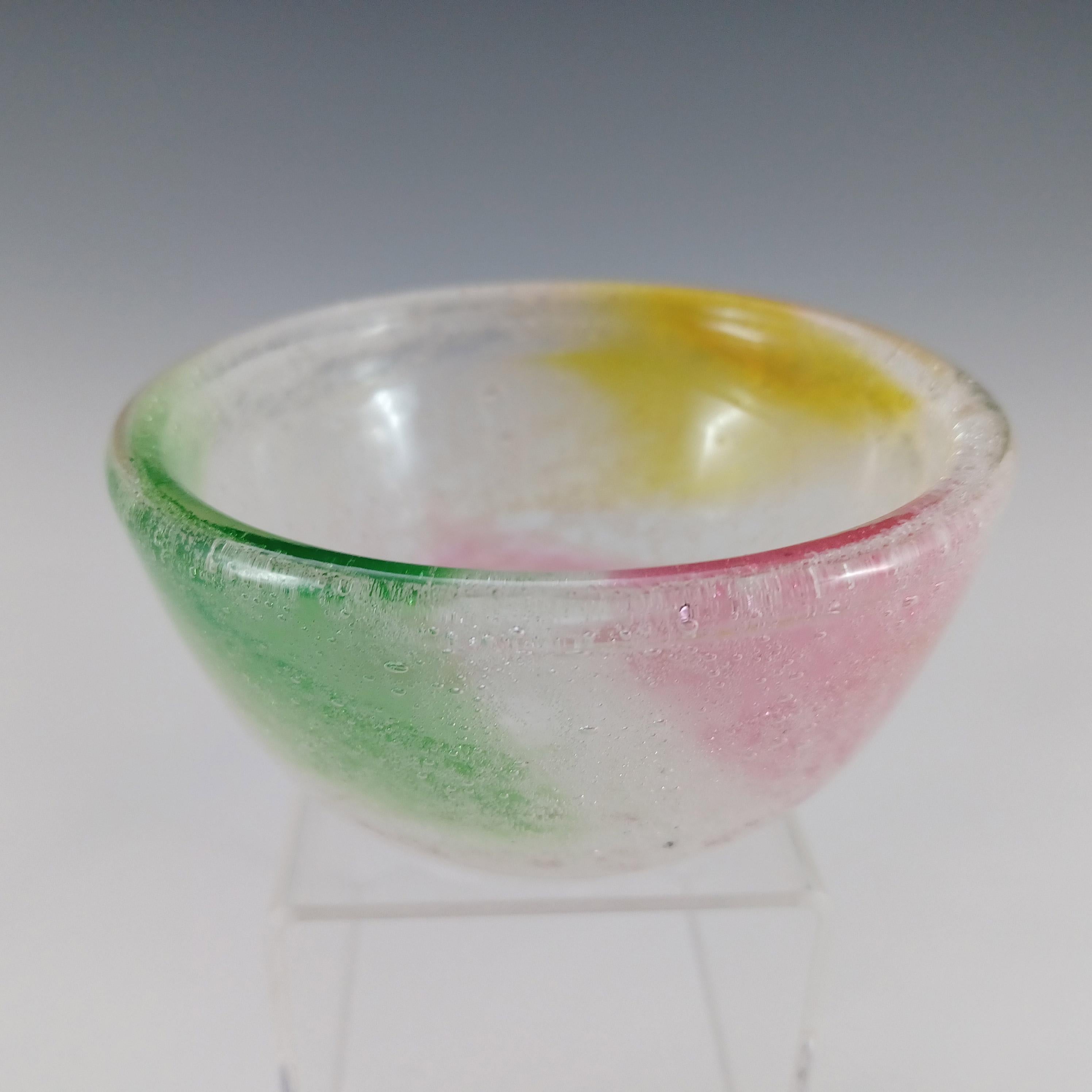 Stevens & Williams? Retro-Schale aus Bubbly-Regenbogen-Glas (Handgefertigt) im Angebot