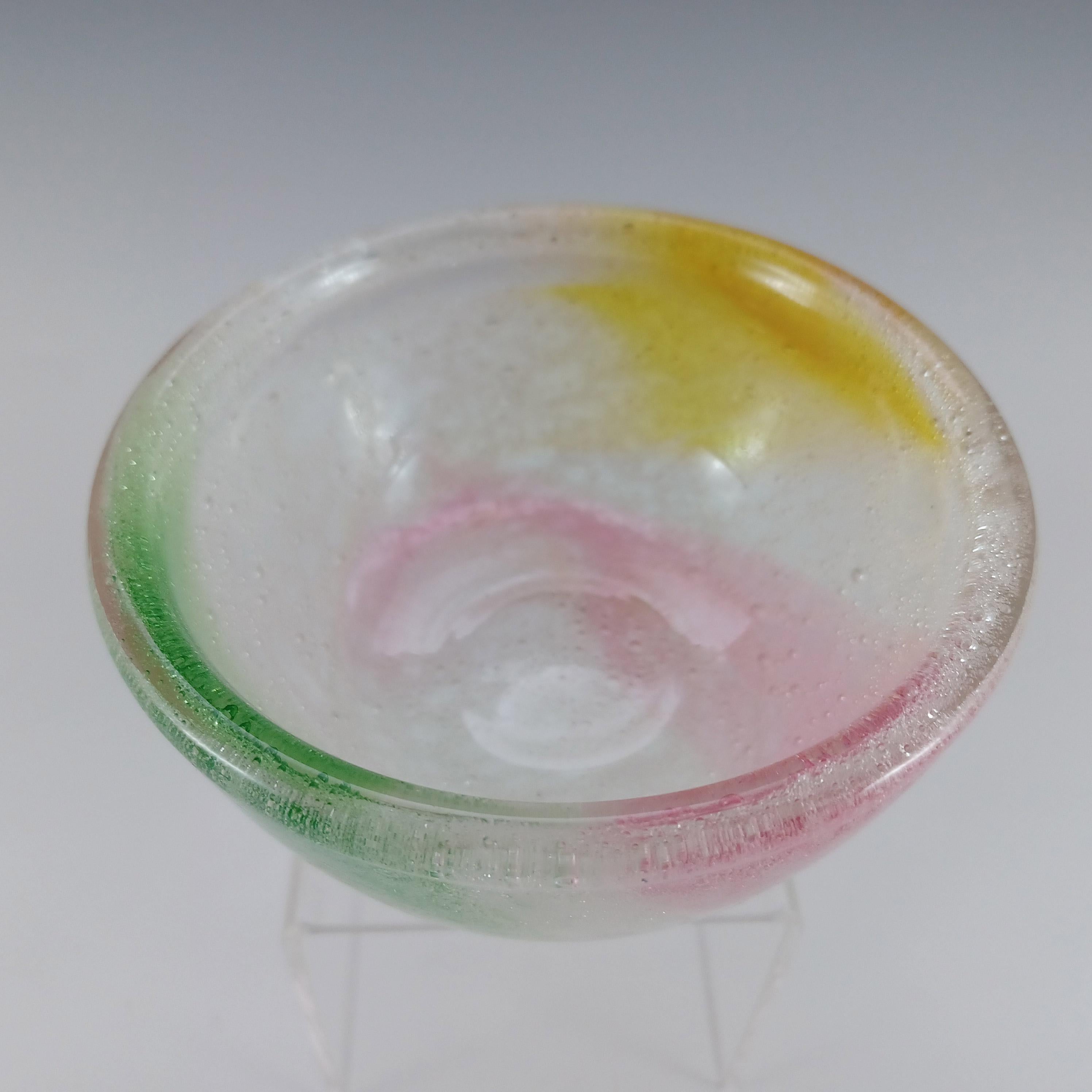 Stevens & Williams? Retro-Schale aus Bubbly-Regenbogen-Glas (Mitte des 20. Jahrhunderts) im Angebot