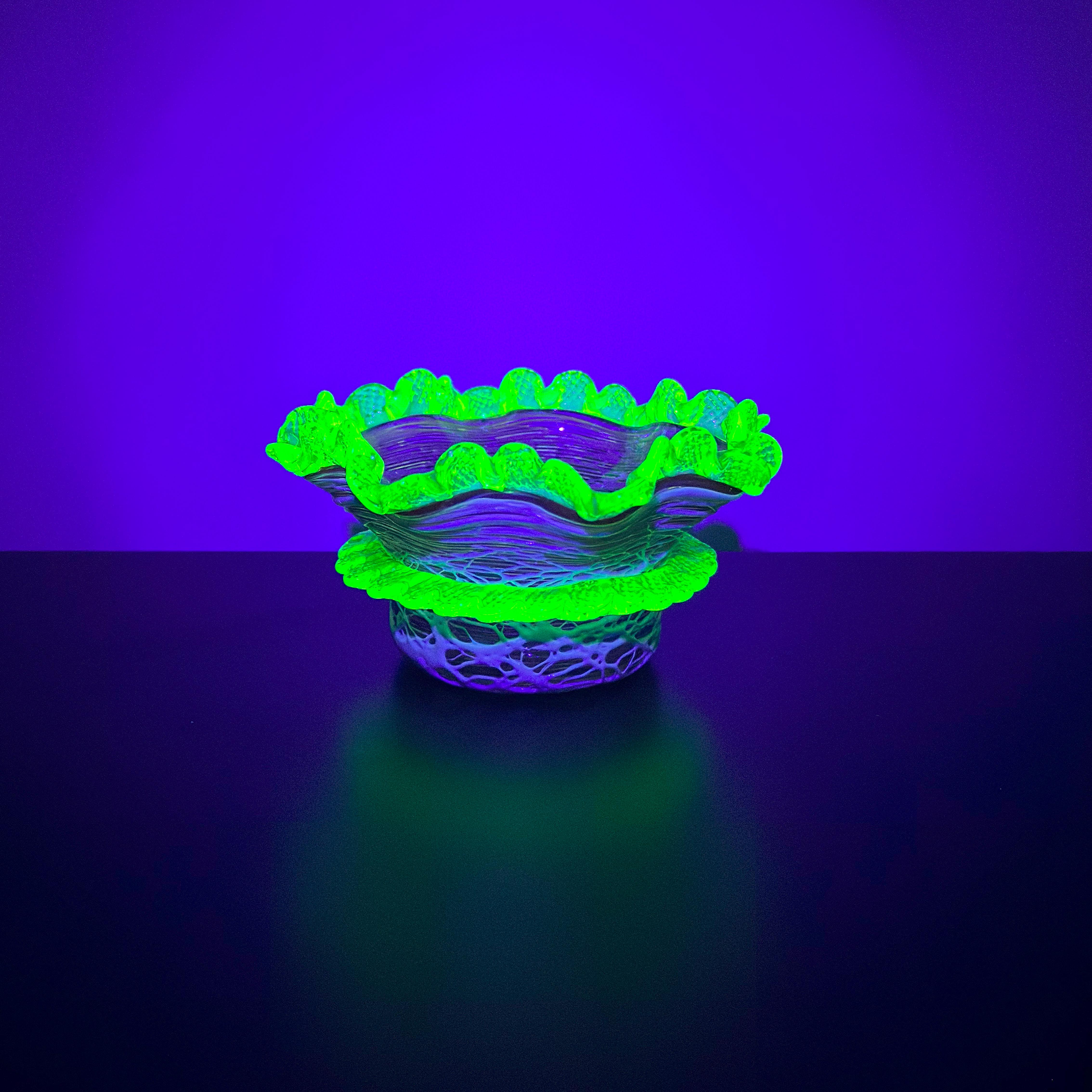 Late Victorian Stevens & Williams Victorian Cranberry and Uranium Glass Bowl, England 1890