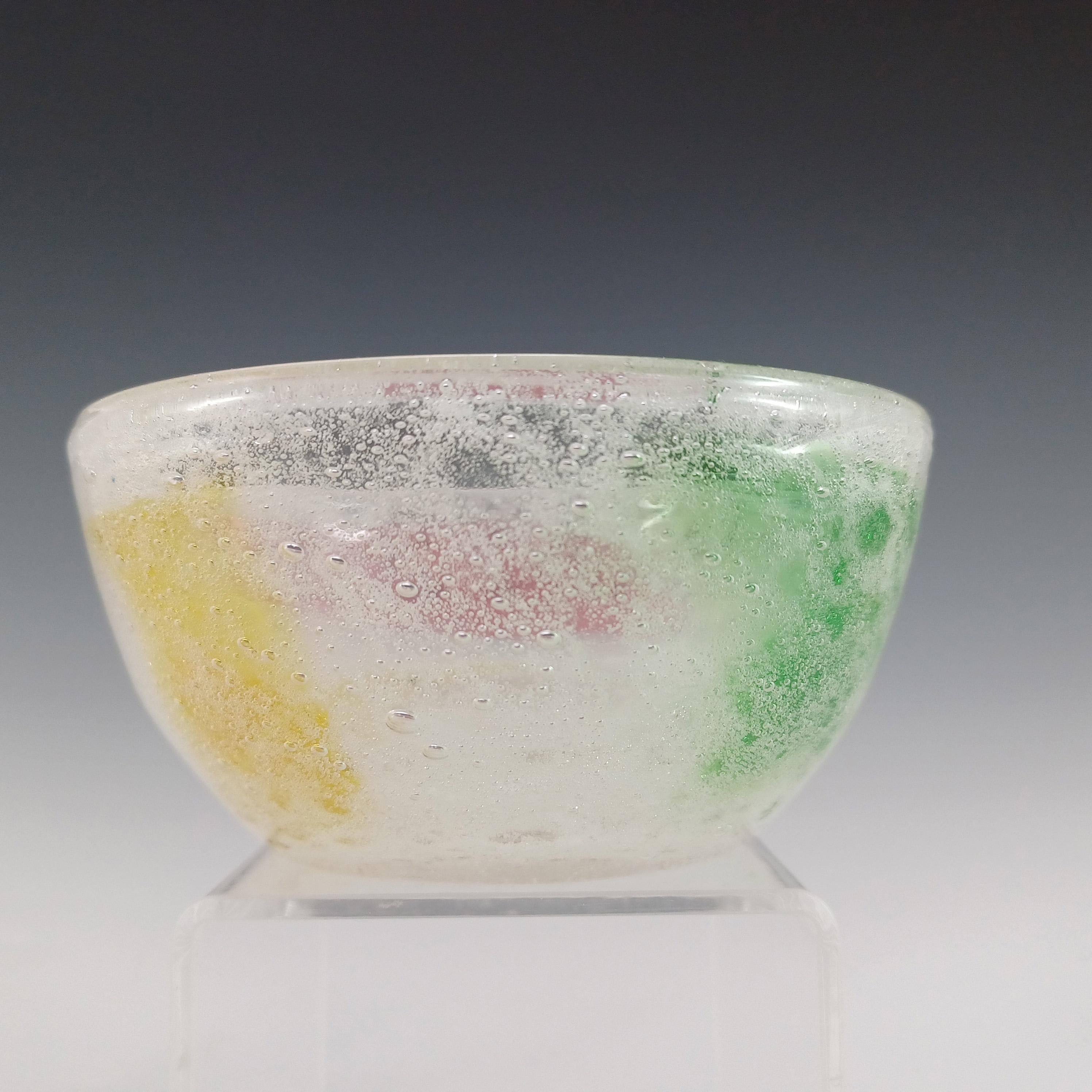 Stevens & Williams? Cuenco vintage de cristal arco iris burbujeante Moderno de mediados de siglo en venta