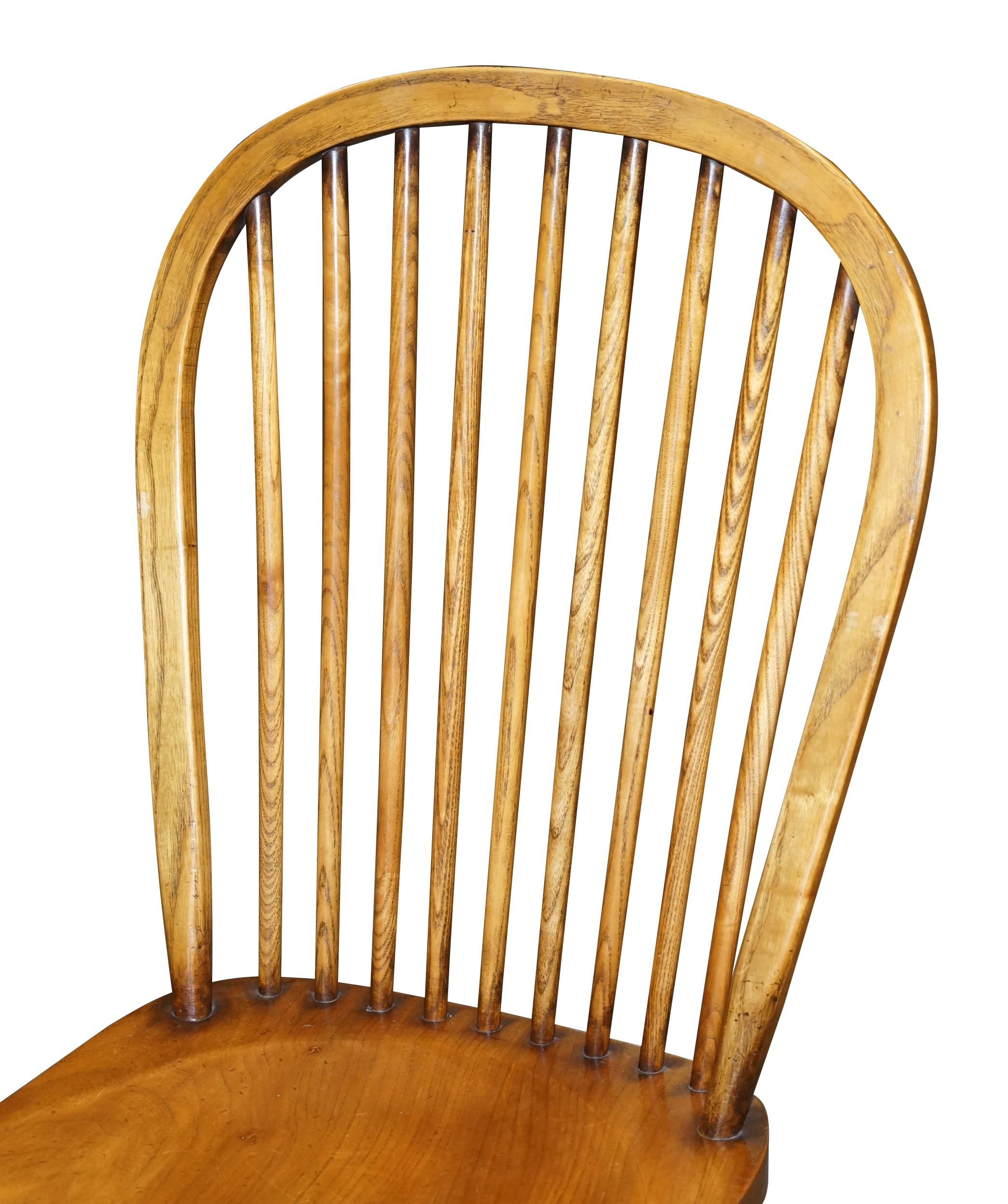 Table de salle à manger en broussin d'if et orme et 8 chaises Windsor fabriquées à la main par Stewart Linford, Angleterre en vente 7