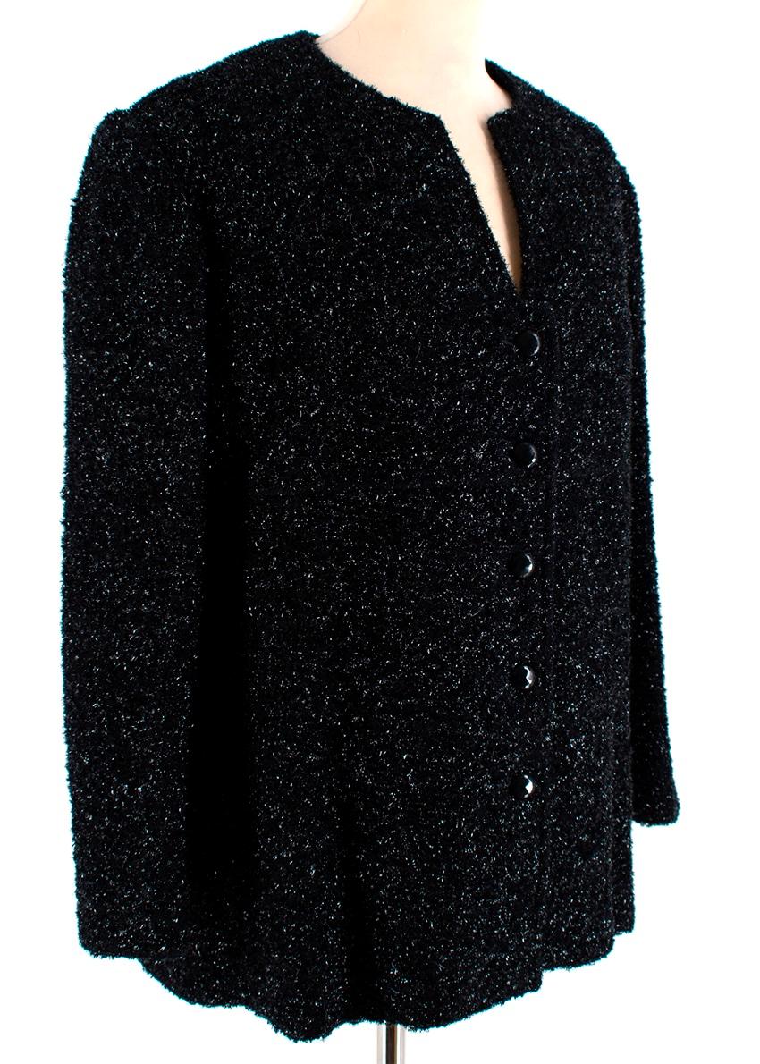 Stewart Parvin - Giacca in tweed con trama in lurex nero    

Stewart Parvin è il sarto della Regina 

-Corpo in tweed testurizzato con lurex
-Stile classico e senza tempo 
-Scollo rotondo con taglio a V 
-Chiusura con bottoni sfaccettati sul