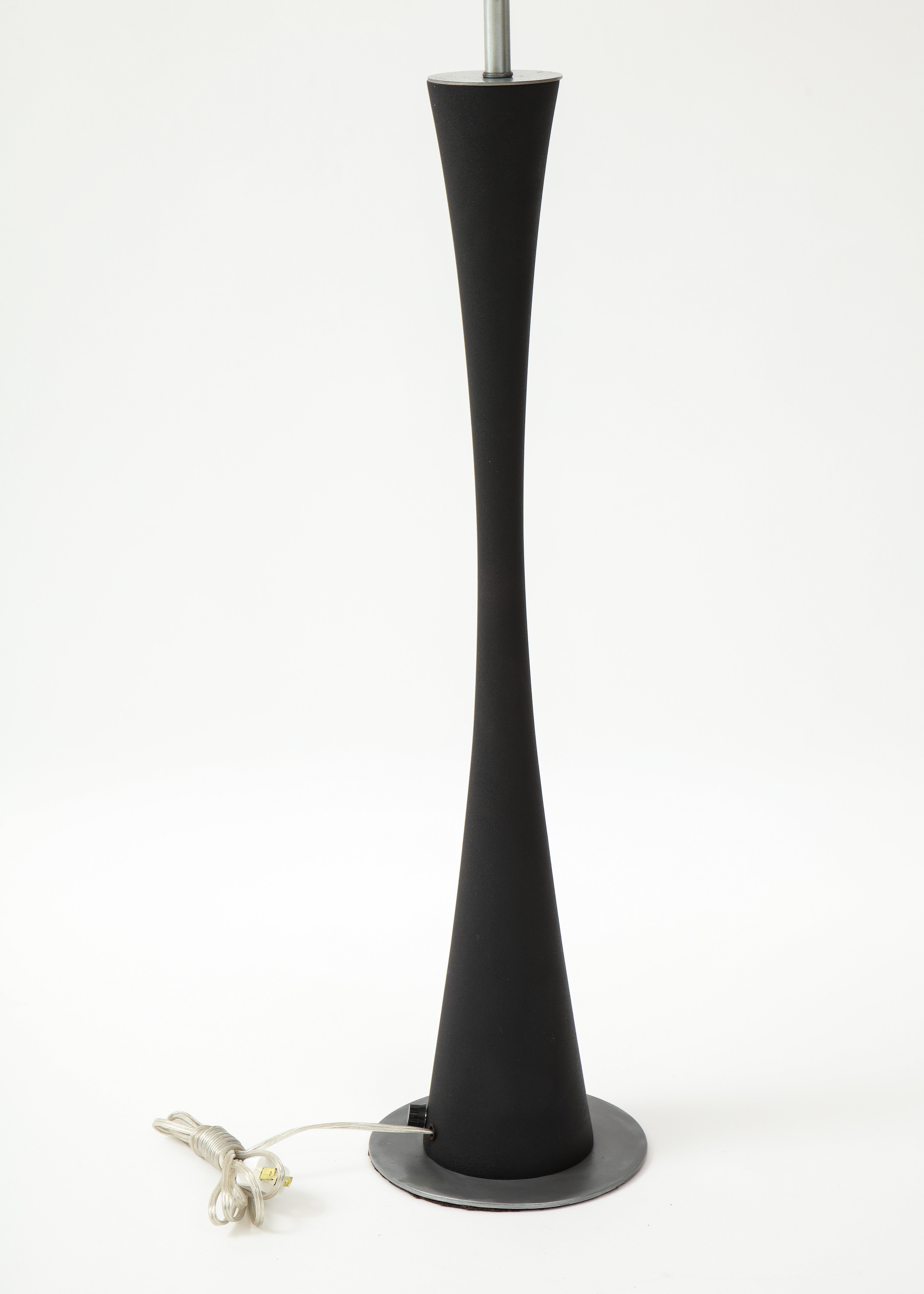 Alluminio Lampada da tavolo alta modernista di James Stewart Ross James per Hansen in vendita