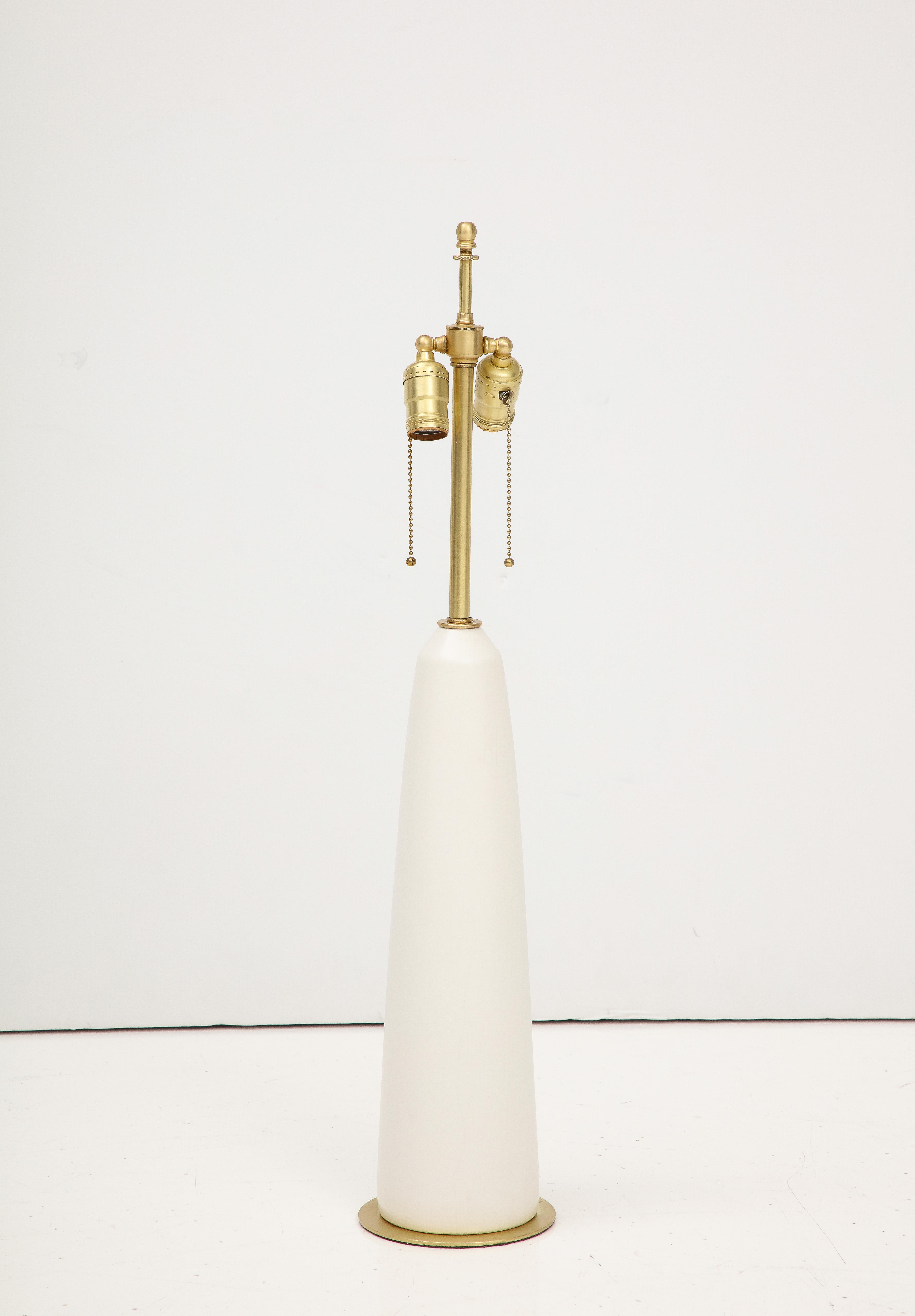 1960s Mid-Century Modern brass and ceramic table lamp by Stewart Ross James, in vintage condition with minor wear and patina due to age and use, newly rewired and ready to use.