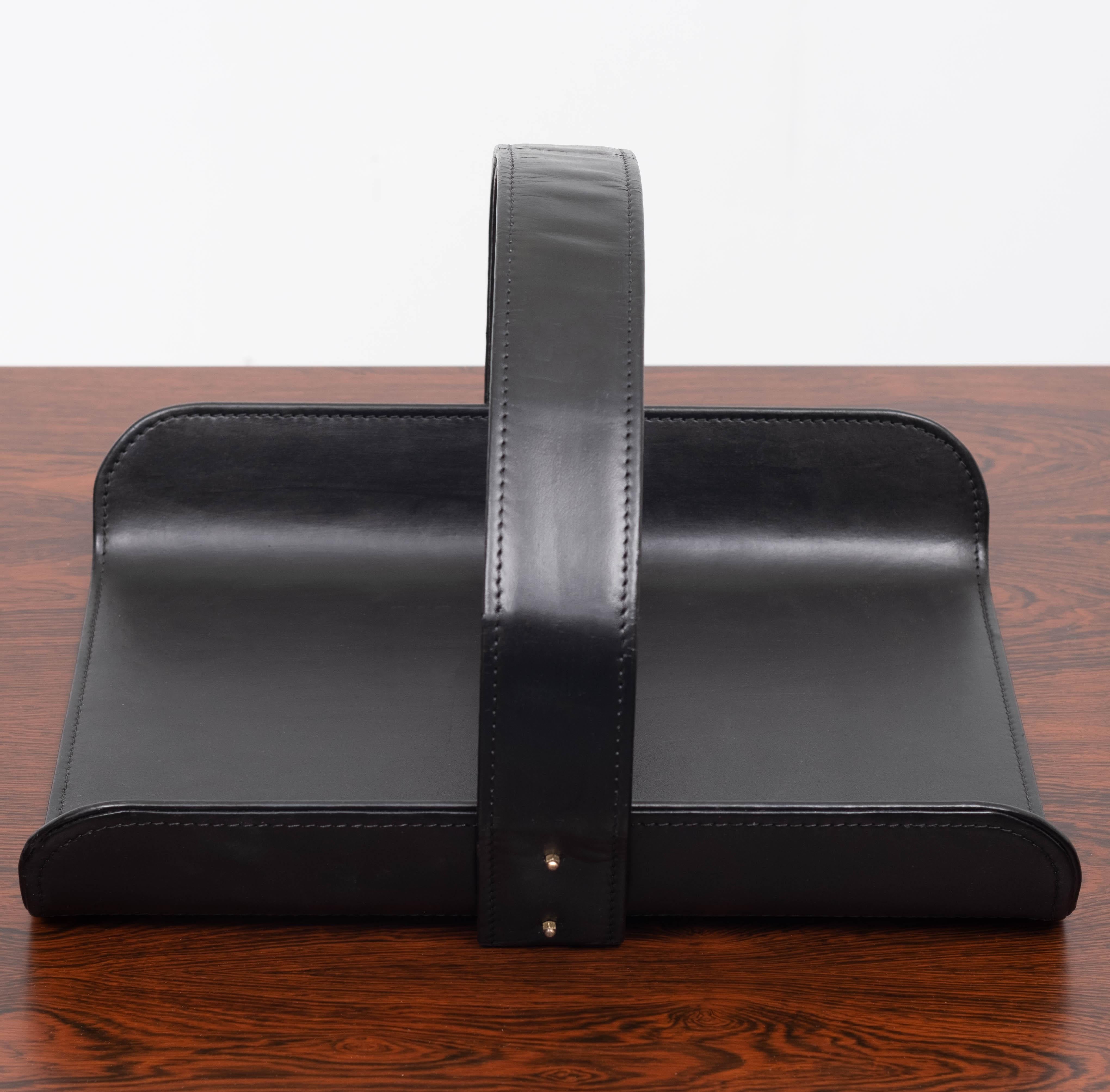 Stich black leather magazine holder. Metal base covert with leather. Brass details.
Nice stylish piece. Good condition.