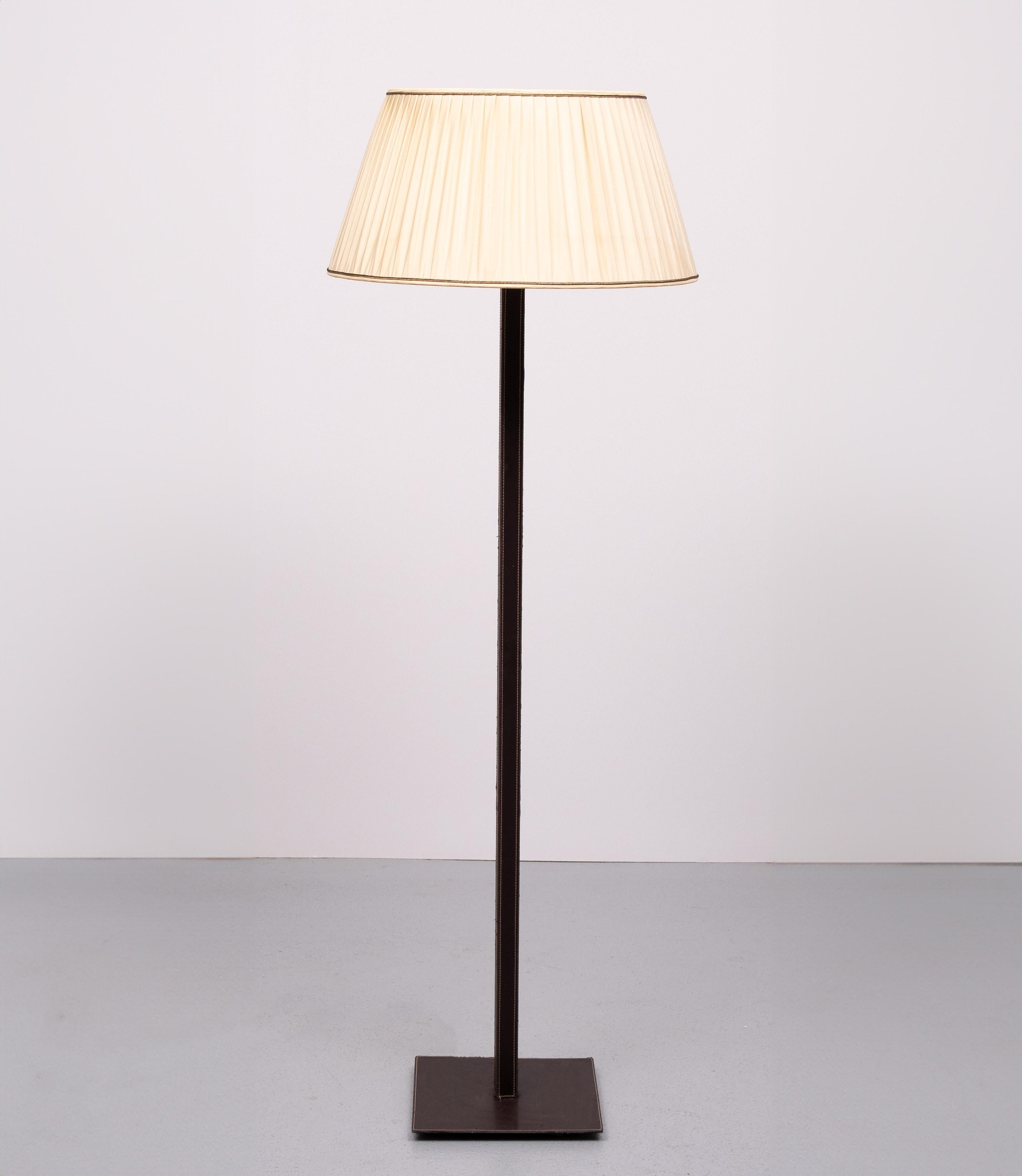 Stich Leather Floor lamp manufactured by SCE France  In Good Condition For Sale In Den Haag, NL