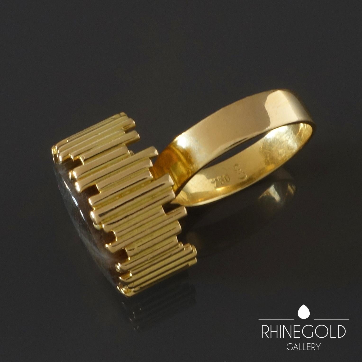 Round Cut Stichnoth German Modernist Labradorite Gold Cocktail Ring For Sale