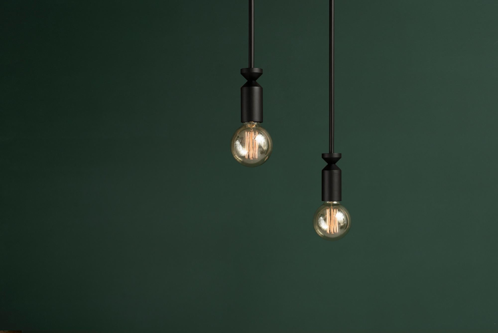 Verniciatura a polvere Lampada a sospensione Stick Black di +kouple in vendita